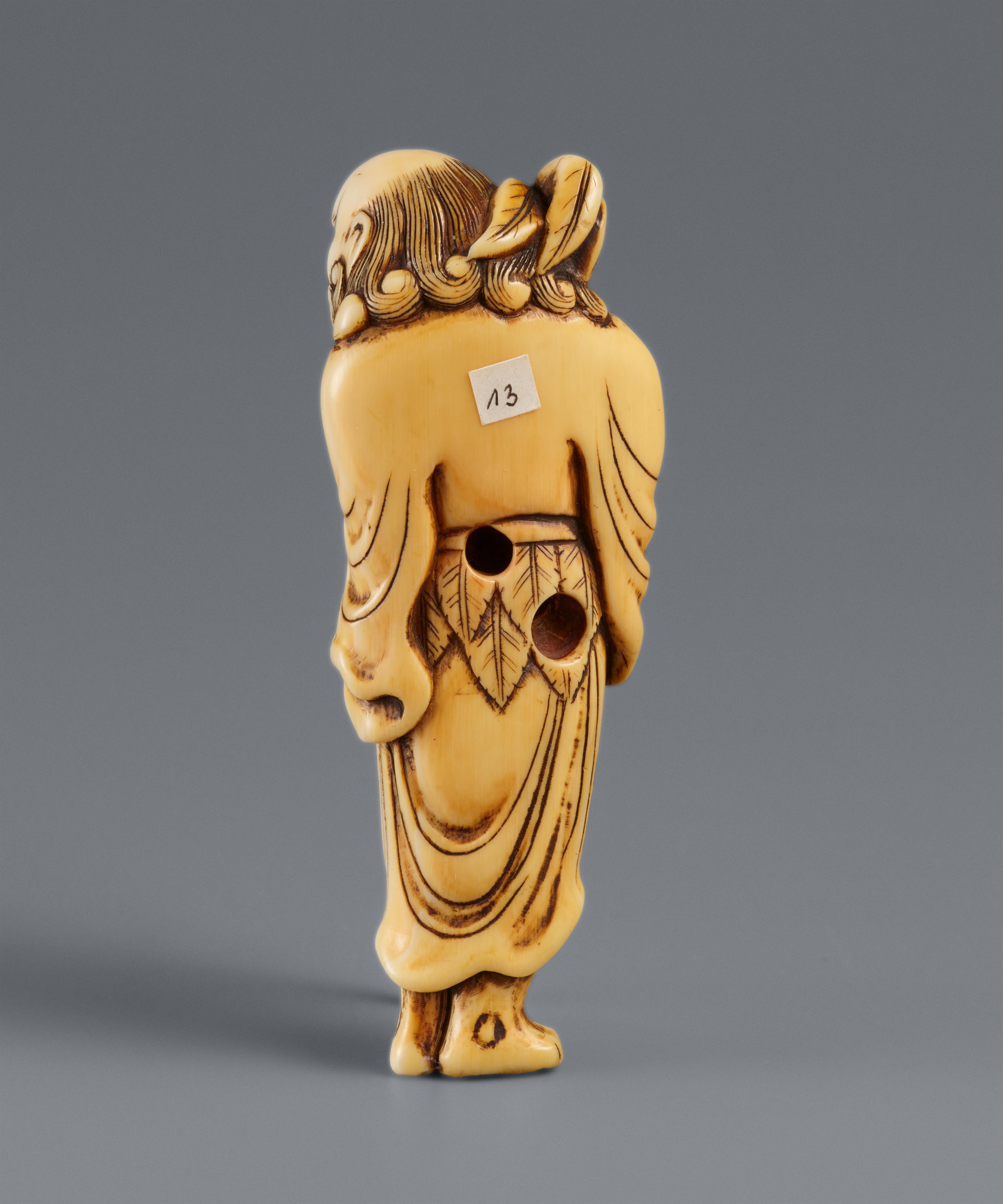 An ivory netsuke of a bearded sennin. 18th century - image-7