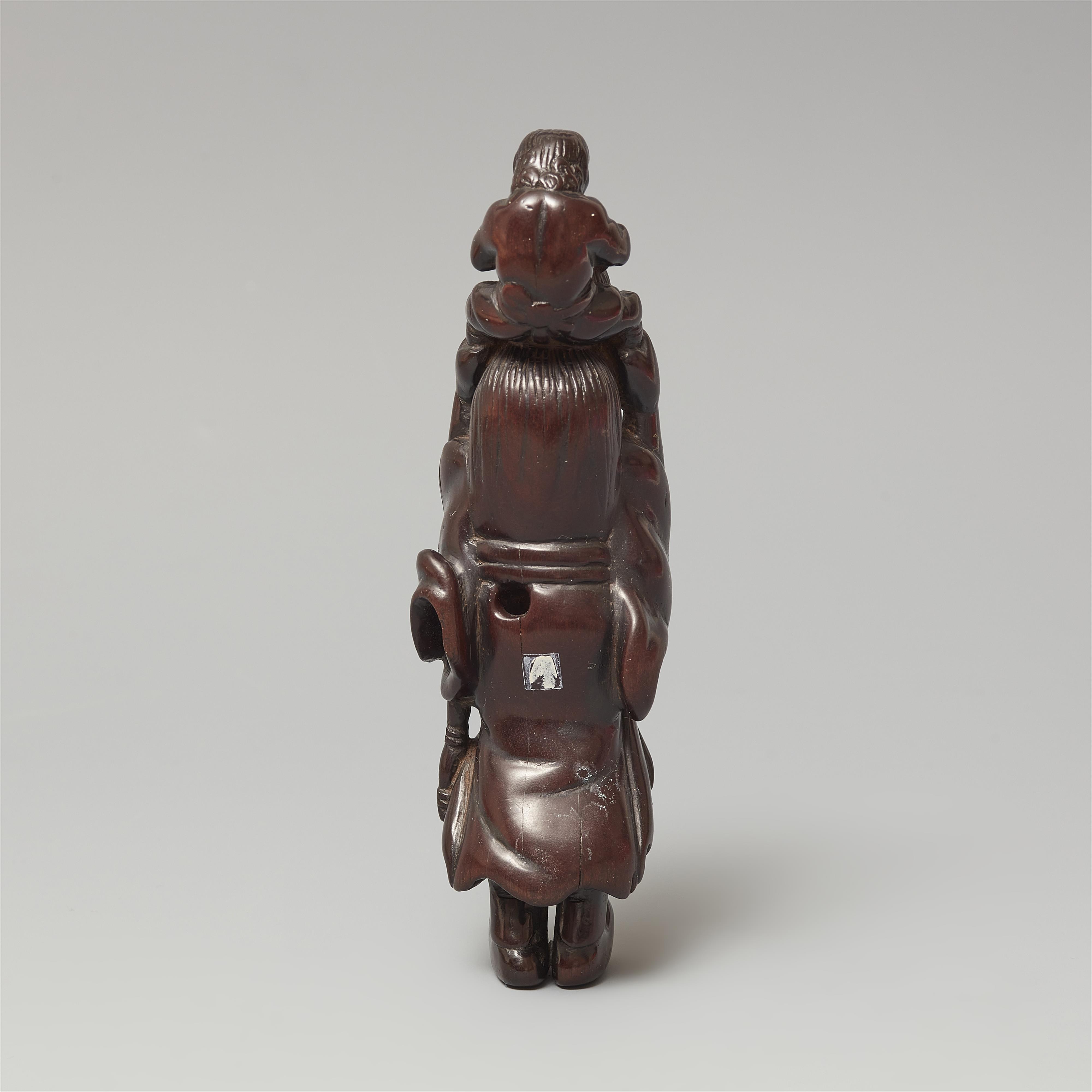 Netsuke eines sehr großen Shoki und oni. Holz. 18. Jh. - image-3