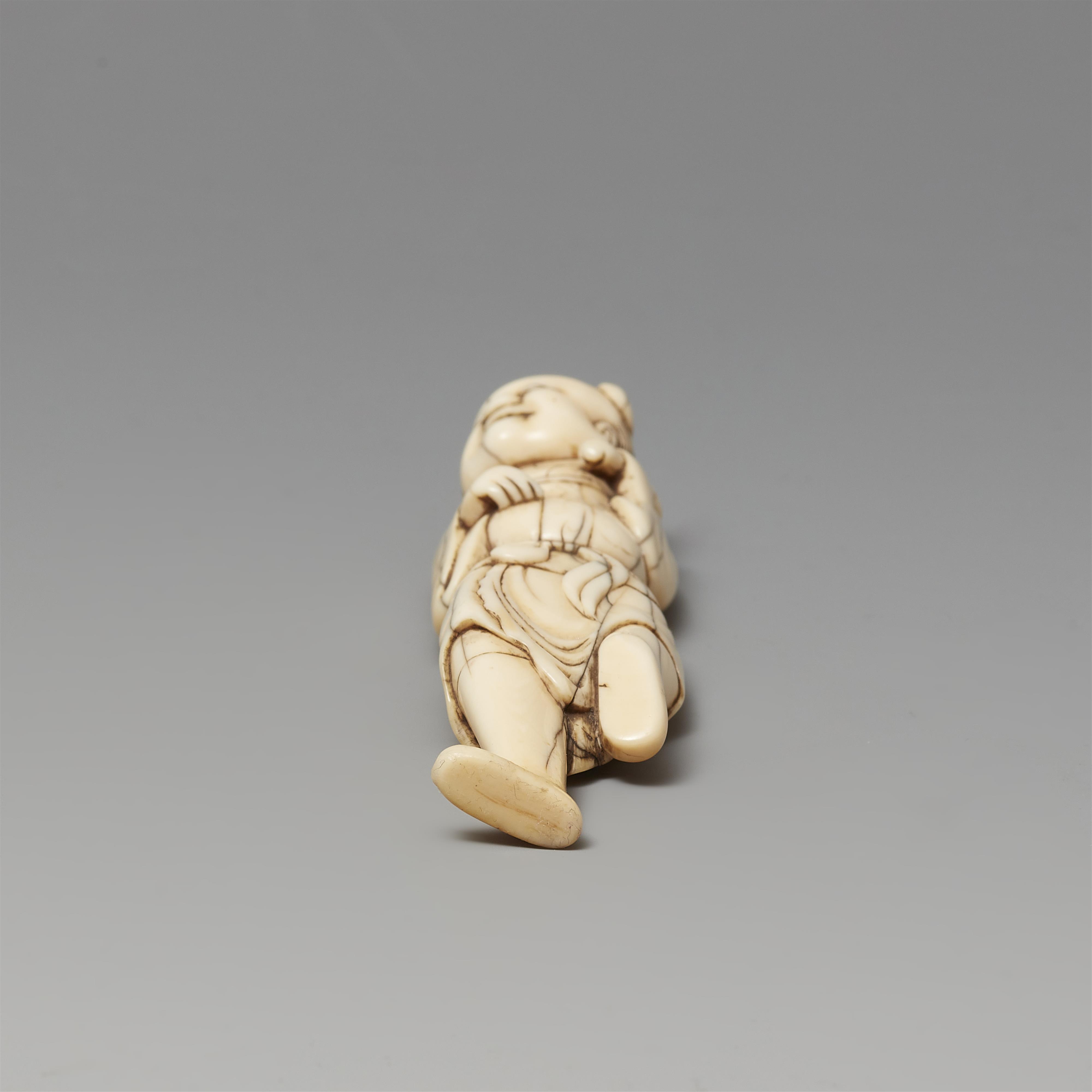 An ivory netsuke of the Chinese excentric poet Kanzan. 18th century - image-5