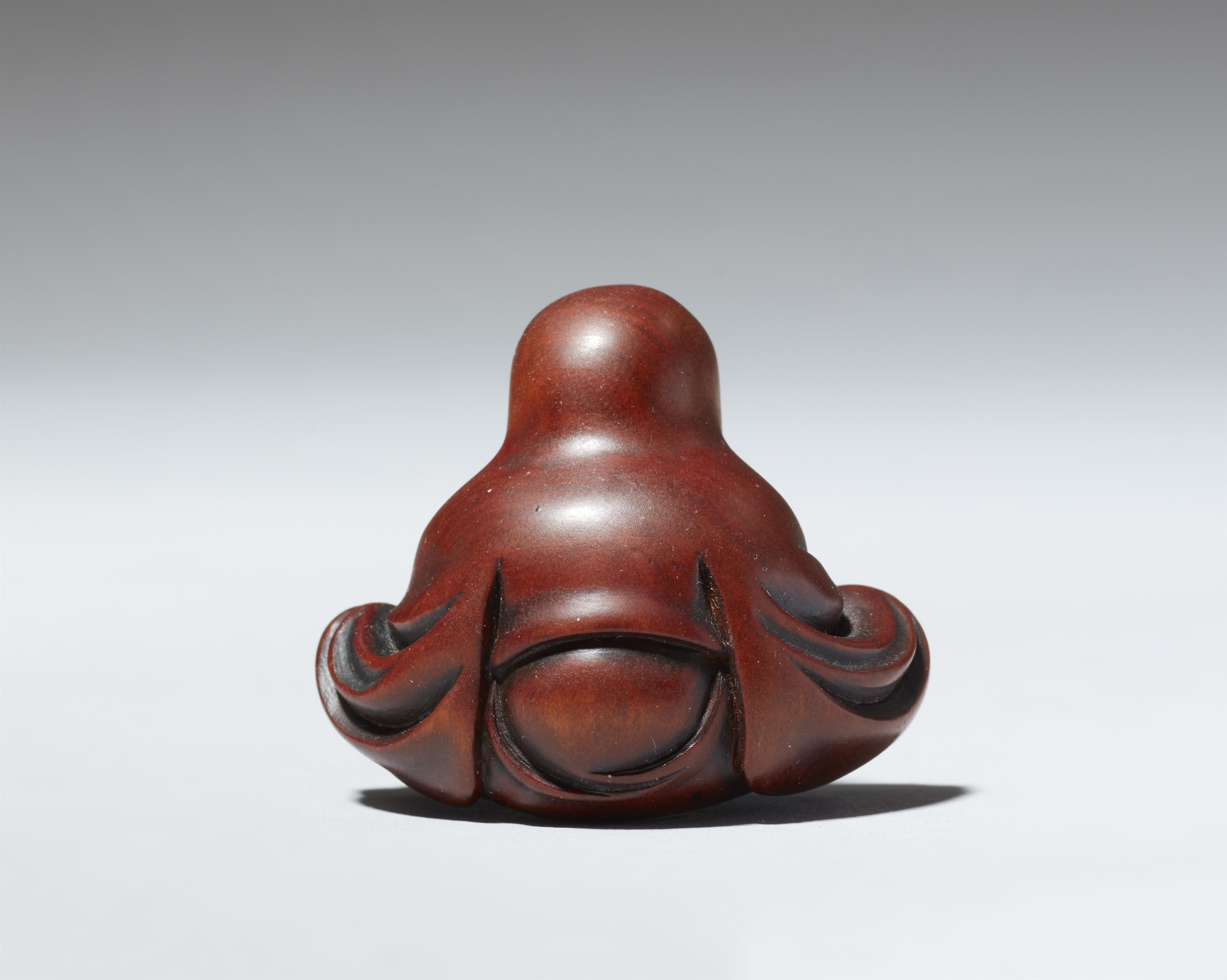 Netsuke des meditierenden Daruma. Buchsbaum und Elfenbein. Edo. Mitte 19. Jh. - image-4