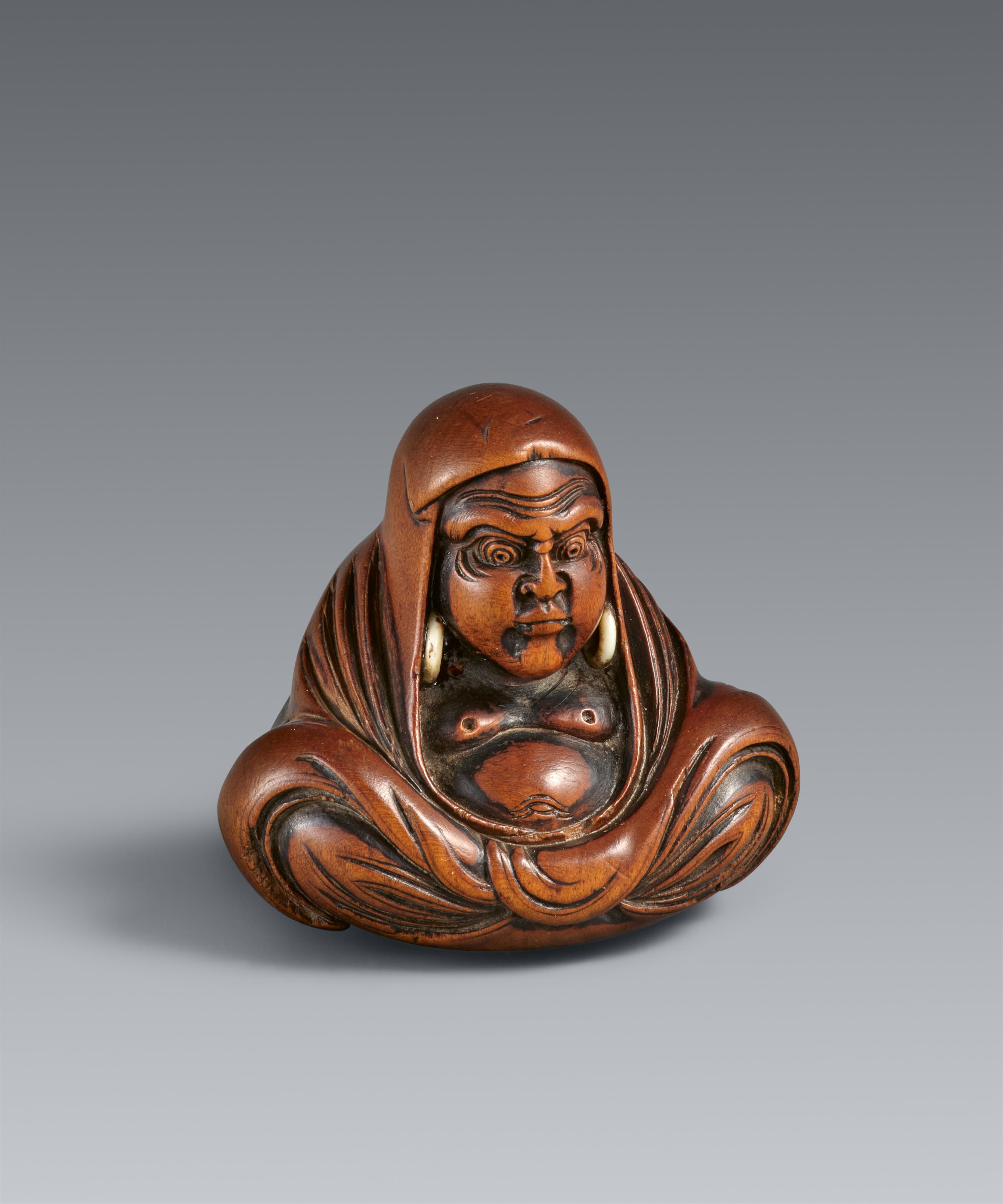 An Edo boxwood netsuke of a meditating Daruma by Shumin. Mid-19th century - image-1