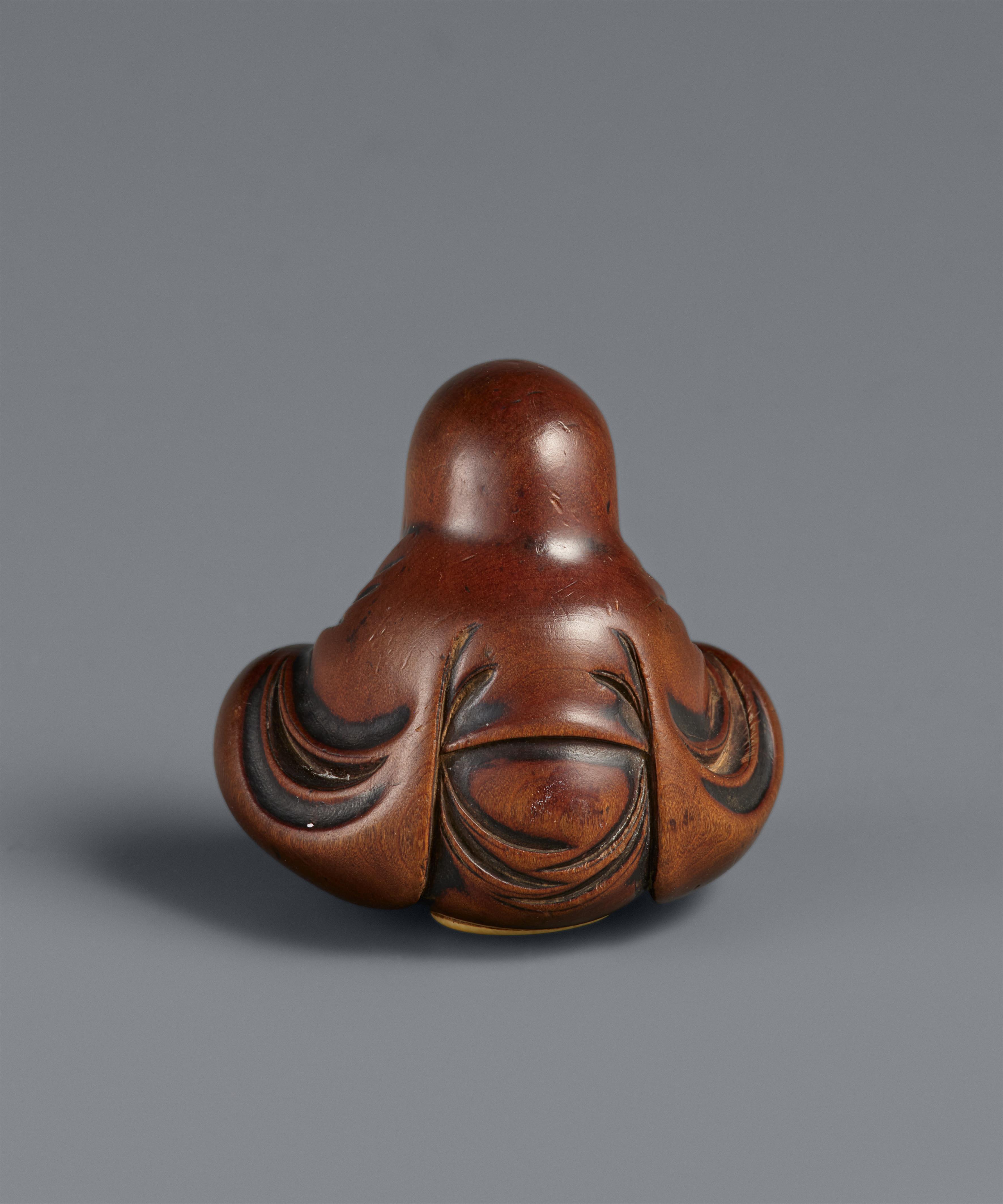 An Edo boxwood netsuke of a meditating Daruma by Shumin. Mid-19th century - image-8