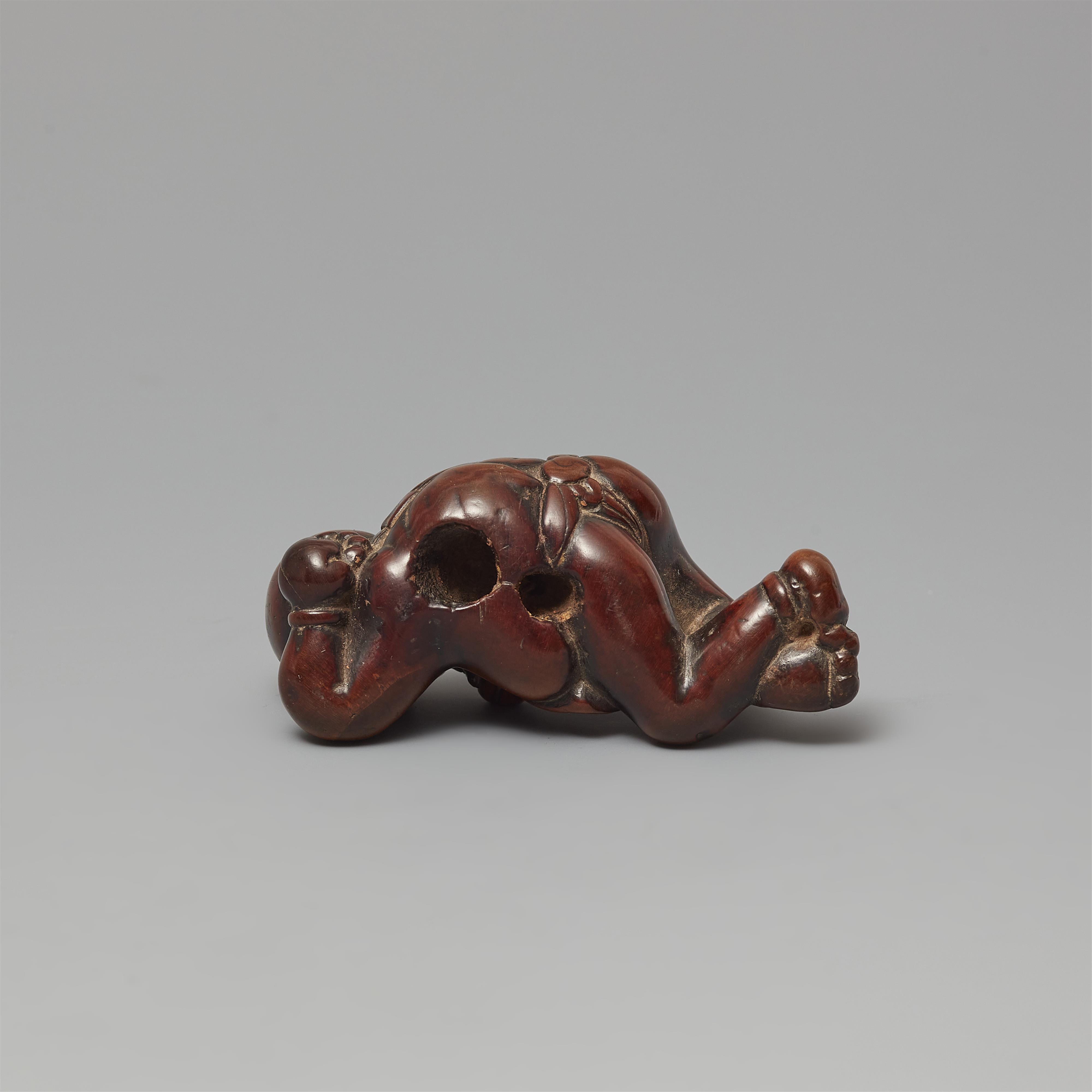 A boxwood netsuke of an oni. Early 19th century - image-5