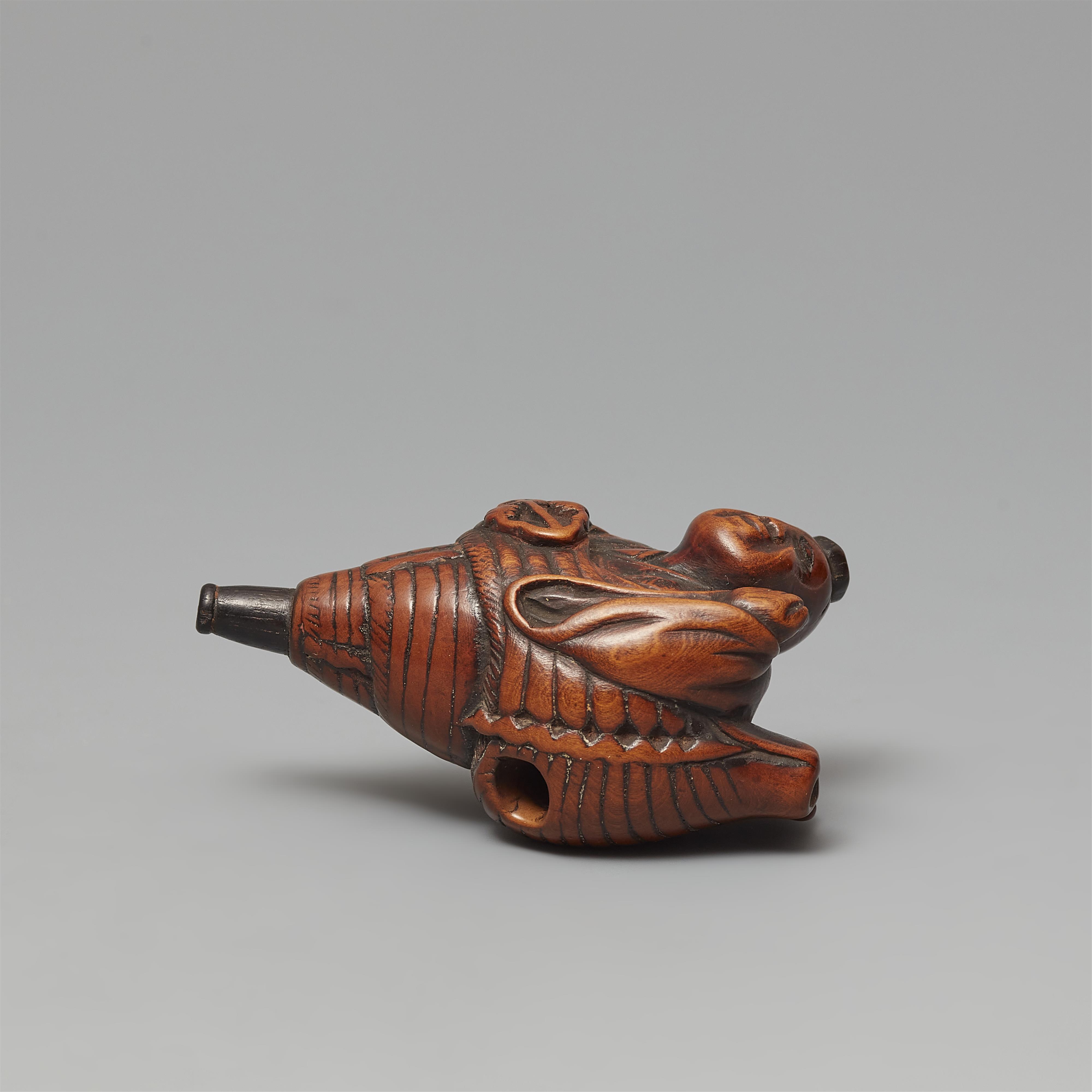 A boxwood netsuke of a yamabushi inside a hora. Early 19th century - image-2