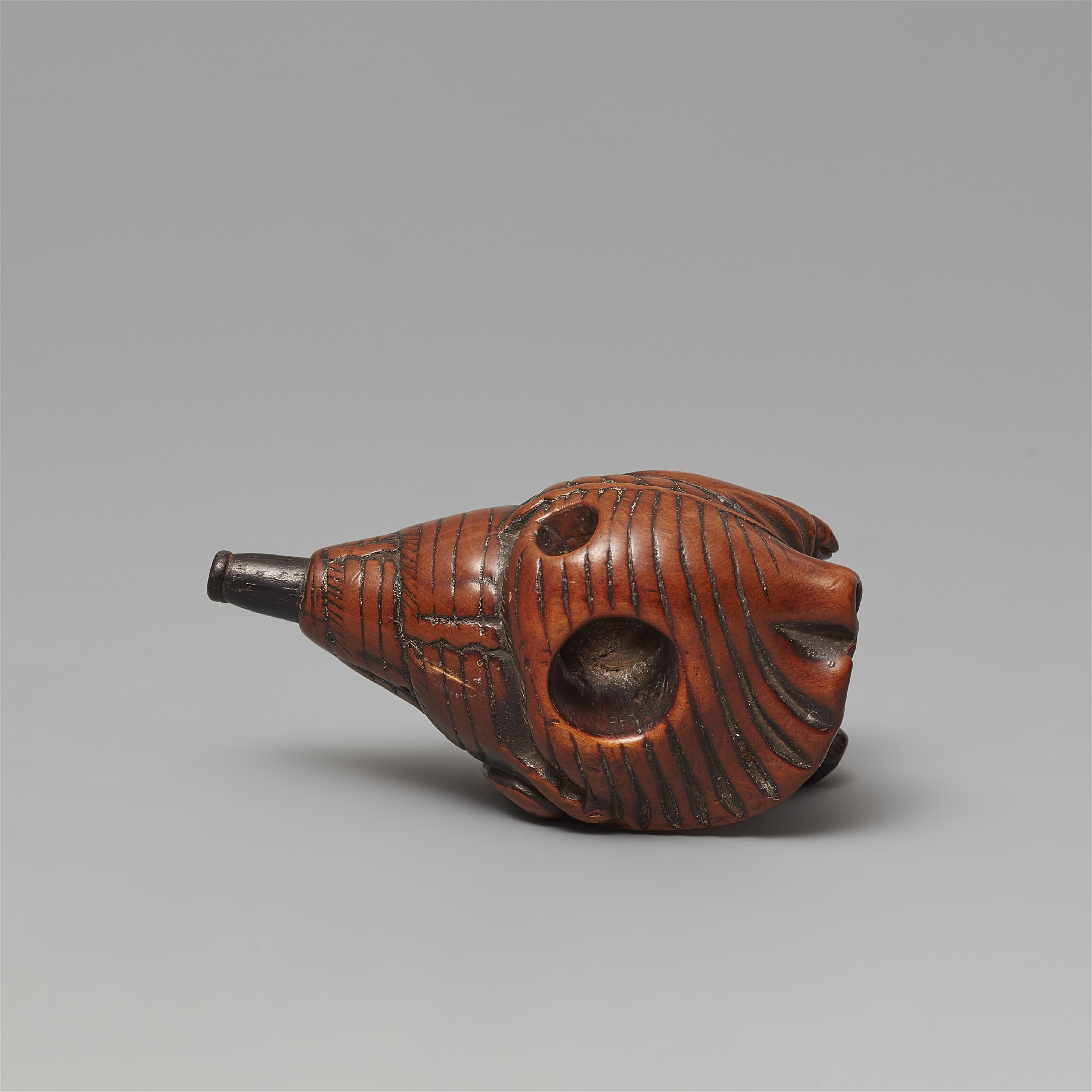 A boxwood netsuke of a yamabushi inside a hora. Early 19th century - image-4