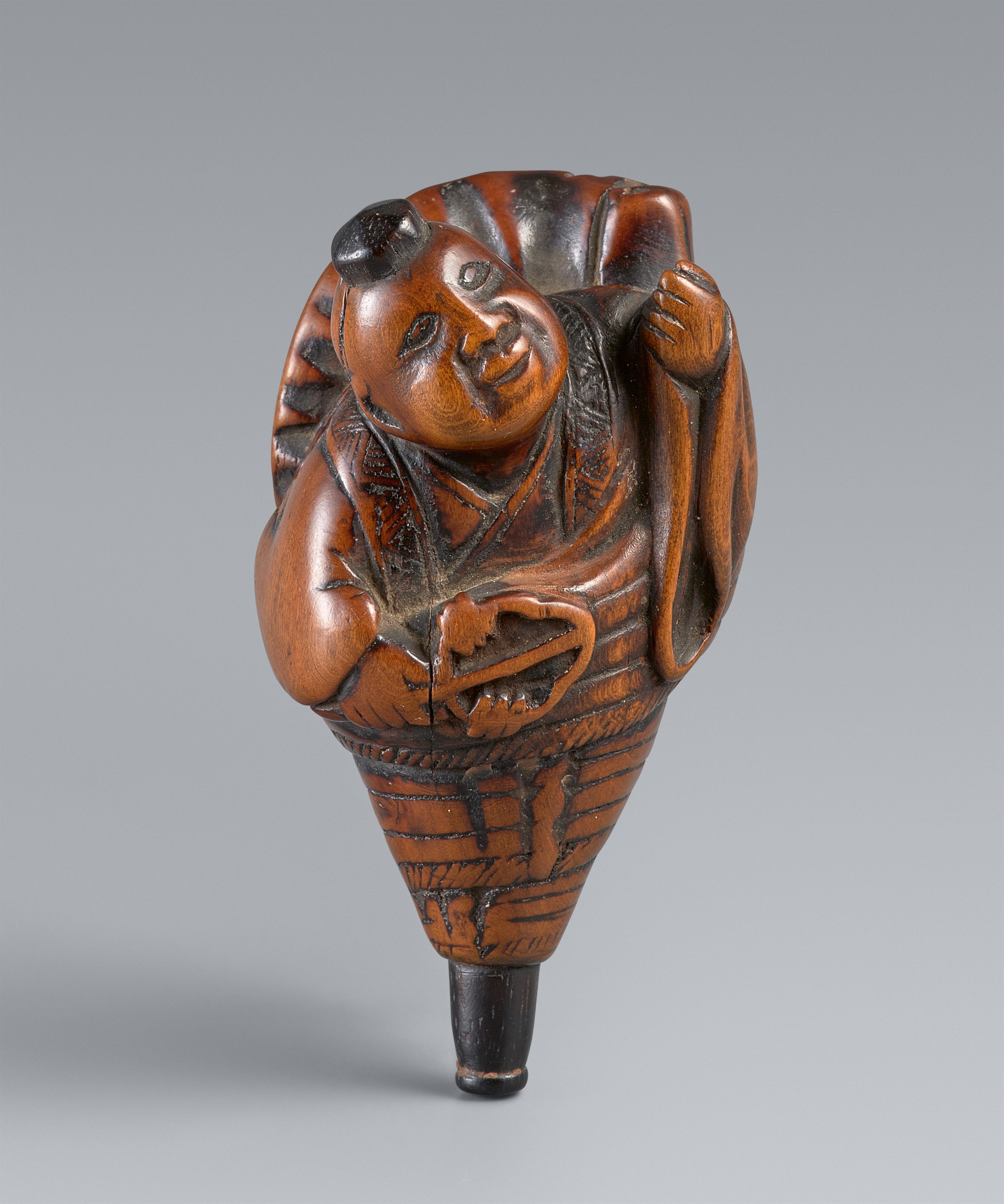 A boxwood netsuke of a yamabushi inside a hora. Early 19th century - image-1