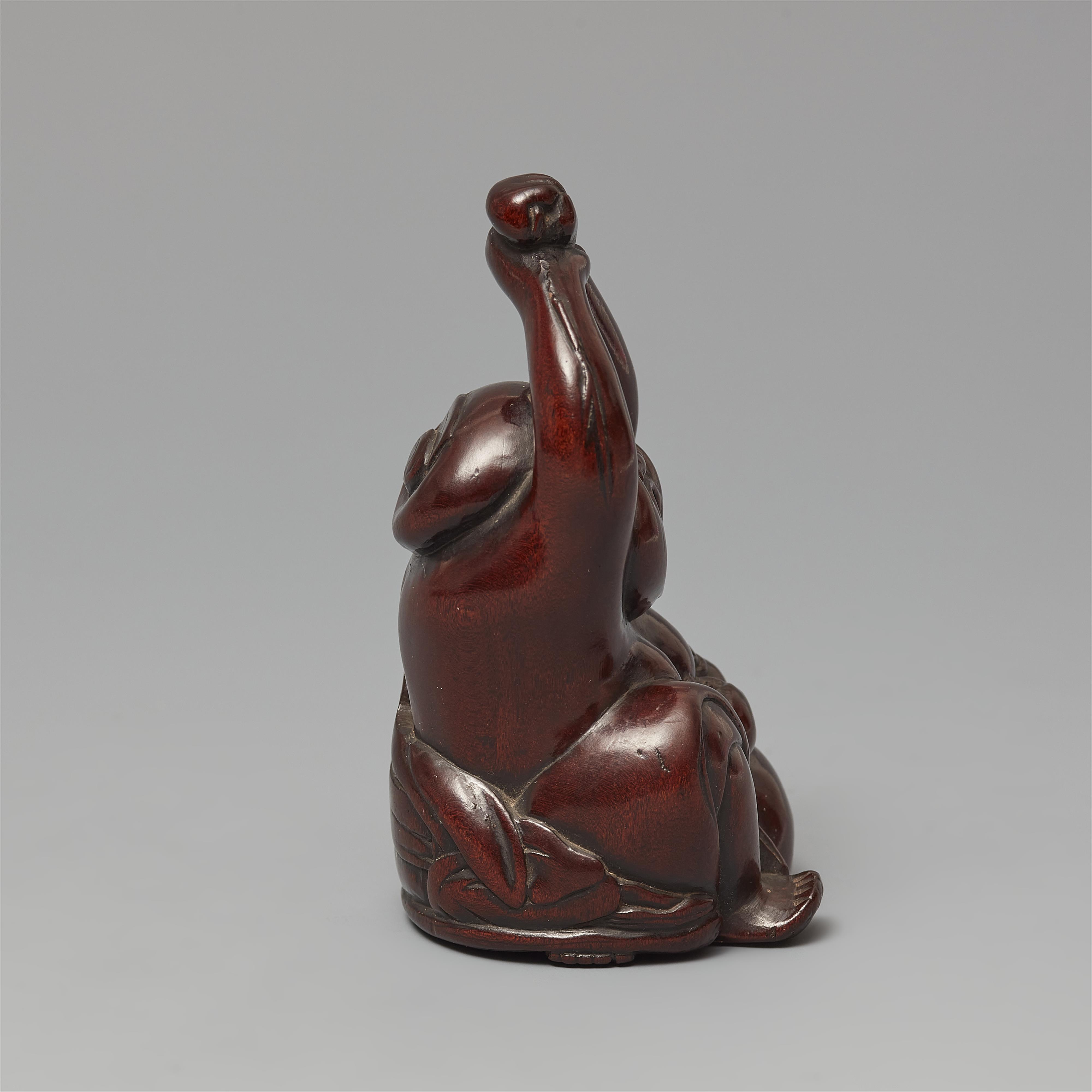 A large and unusual wood netsuke of a yawning Okame with a baby. 19th century - image-4