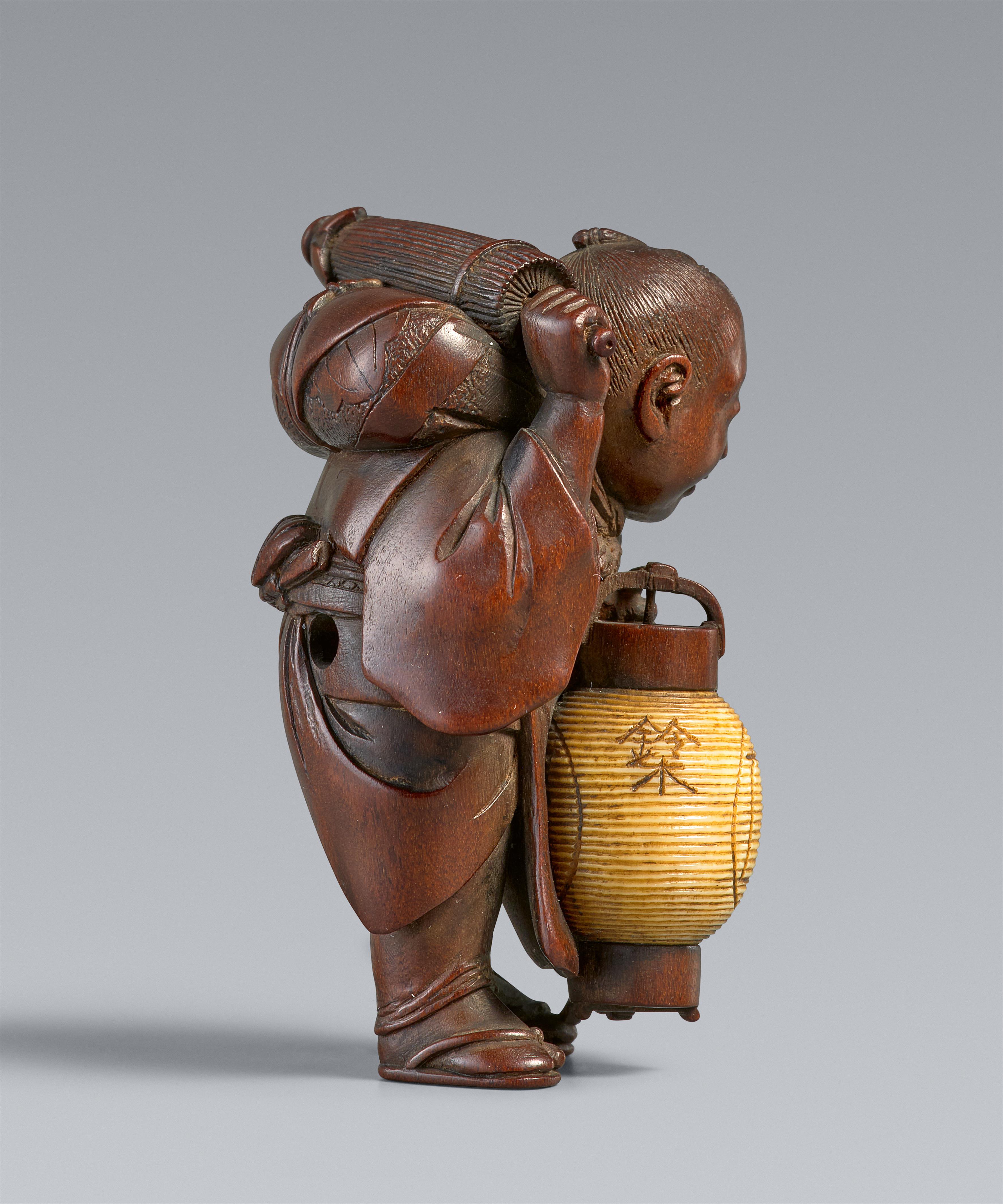 Netsuke eines Jungen mit Laterne. Holz. Tokyo. Spätes 19. Jh. - image-3