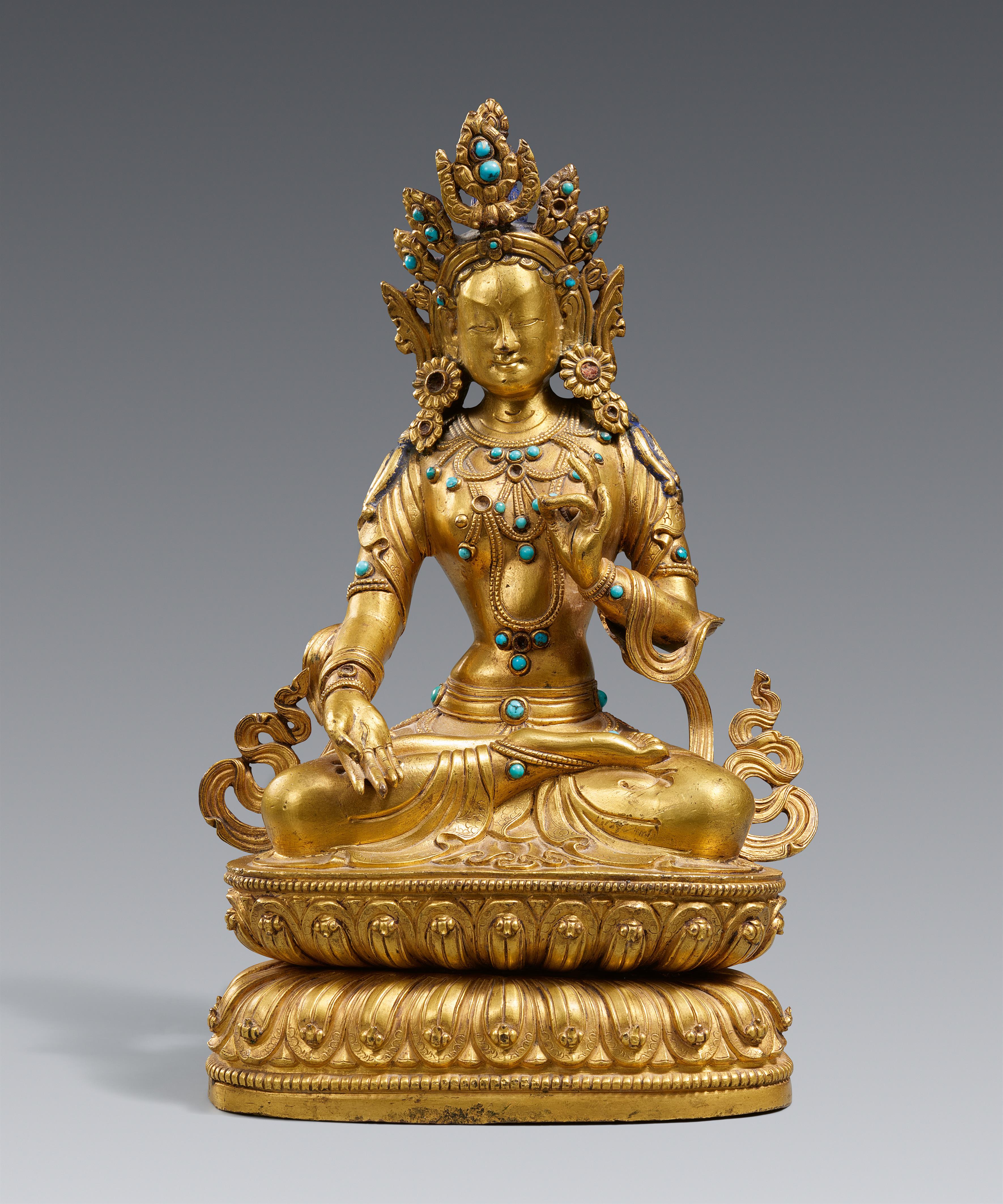 A Sino-Tibetan fire-gilt bronze of White Tara. 18th century - image-1