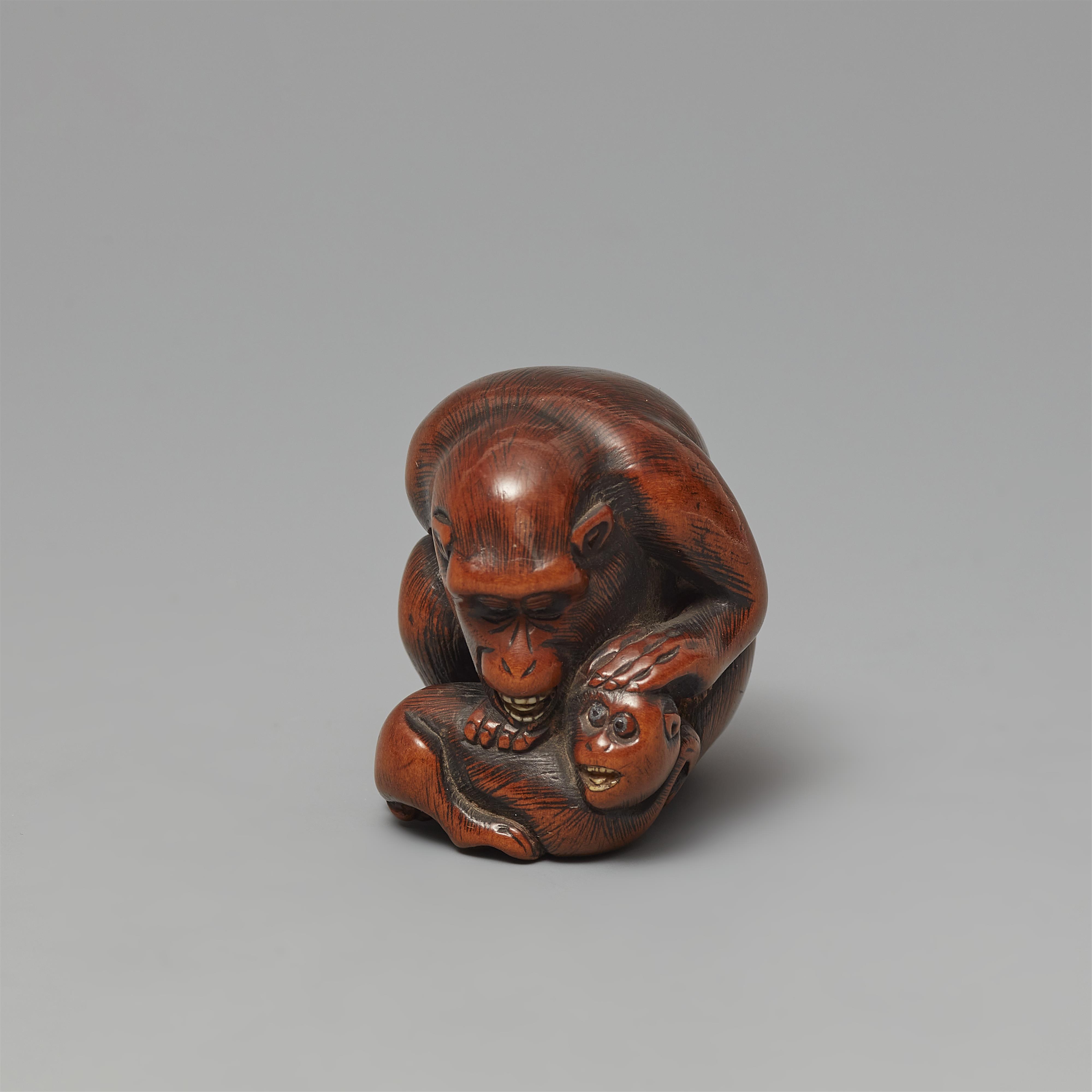 Netsuke eines Affens mit Jungem. Buchsbaum. Kyoto. Frühes 19. Jh. - image-5