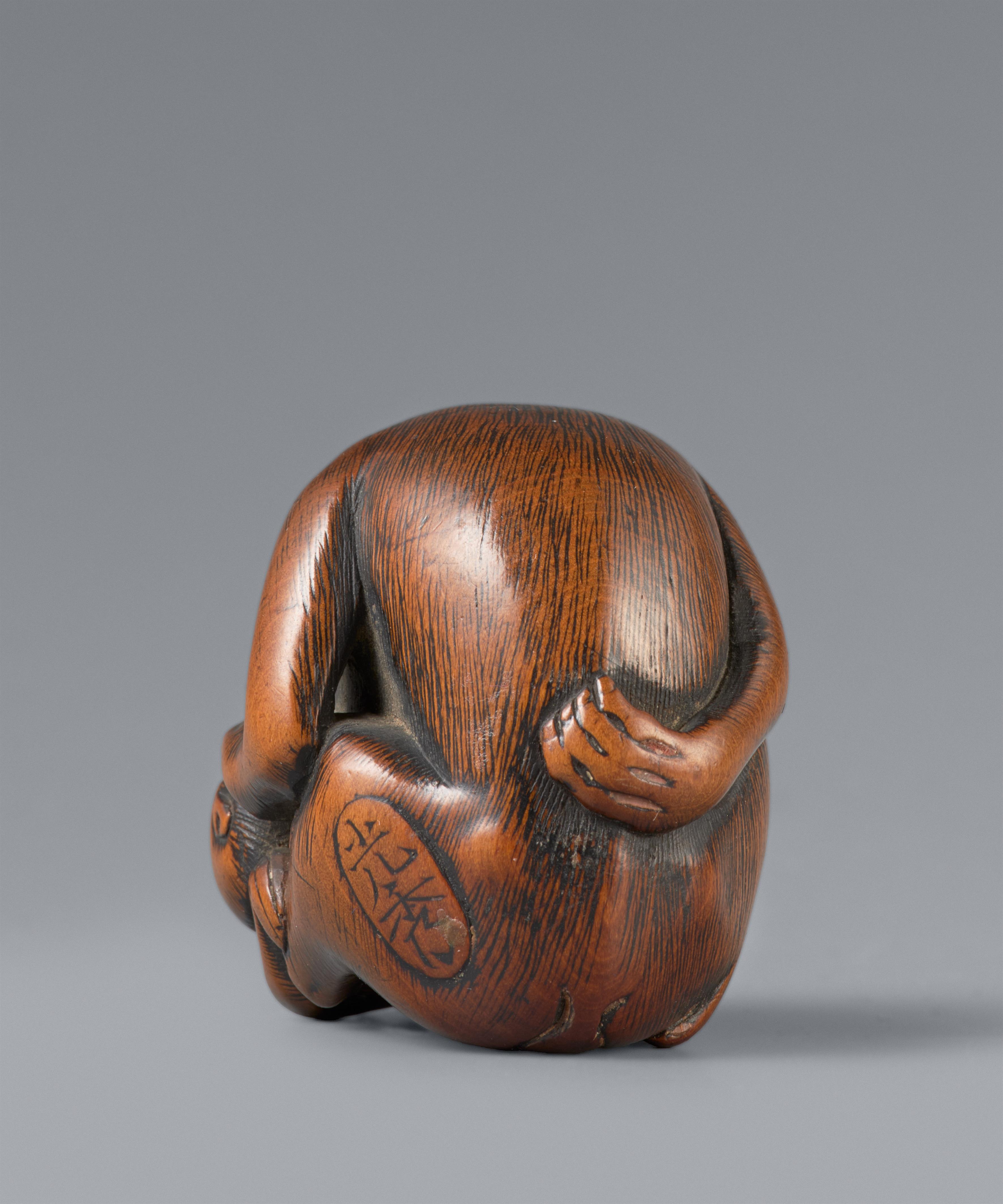 Netsuke eines Affens mit Jungem. Buchsbaum. Kyoto. Frühes 19. Jh. - image-8