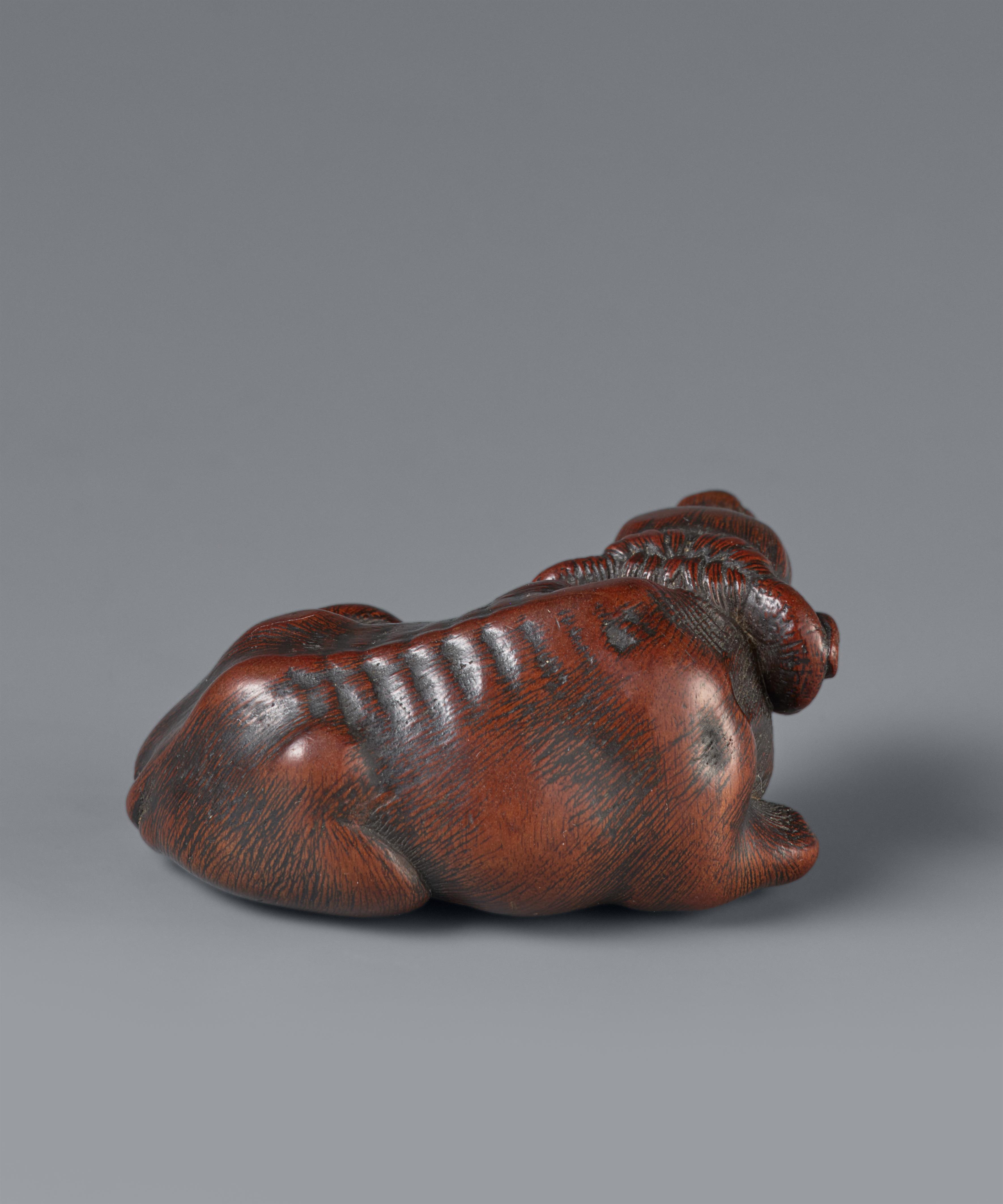 An Ise small wood netsuke of an ox by Masanao. 19th century - image-7