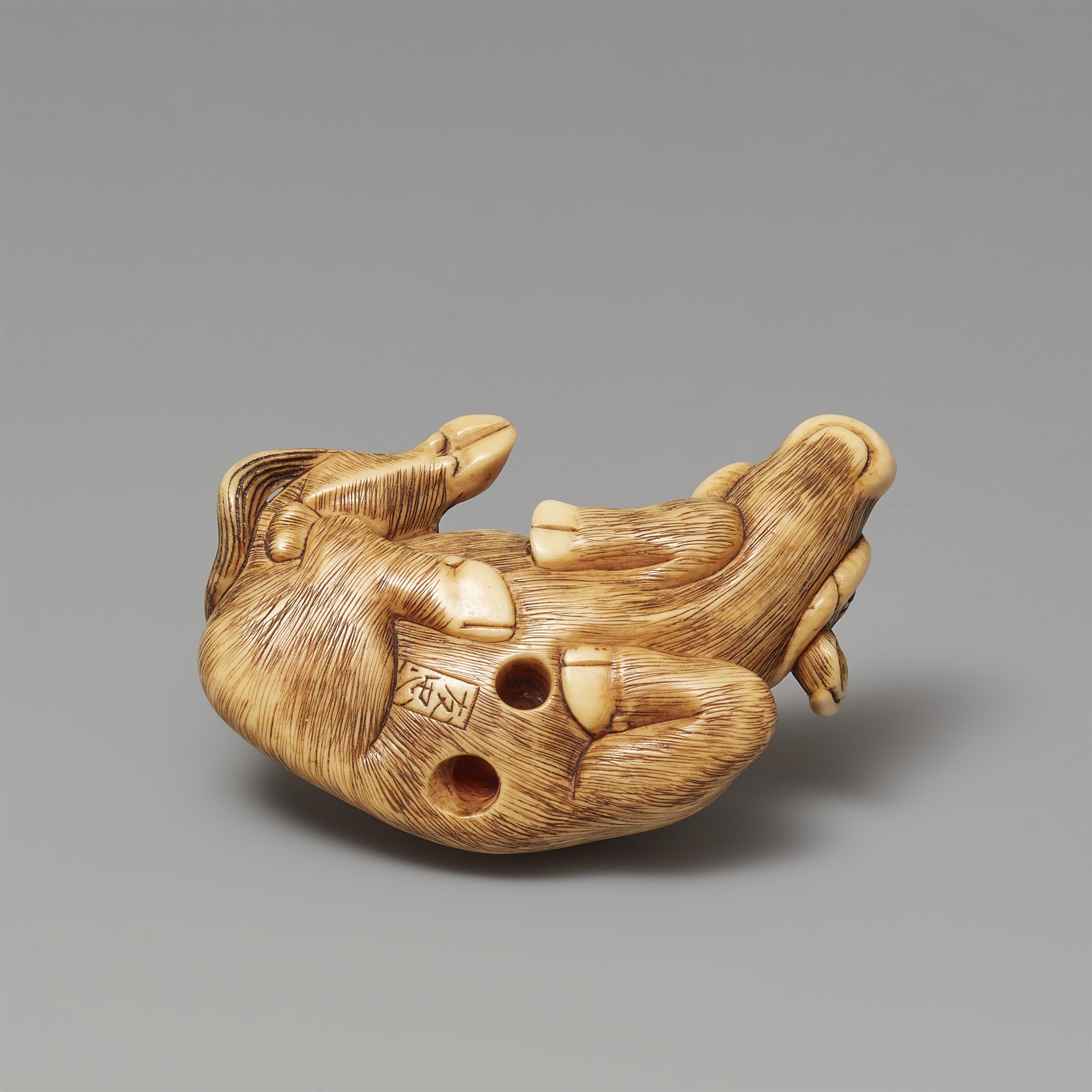 An ivory netsuke of a reclining ox in the manner of Tomotada. 19th century - image-5