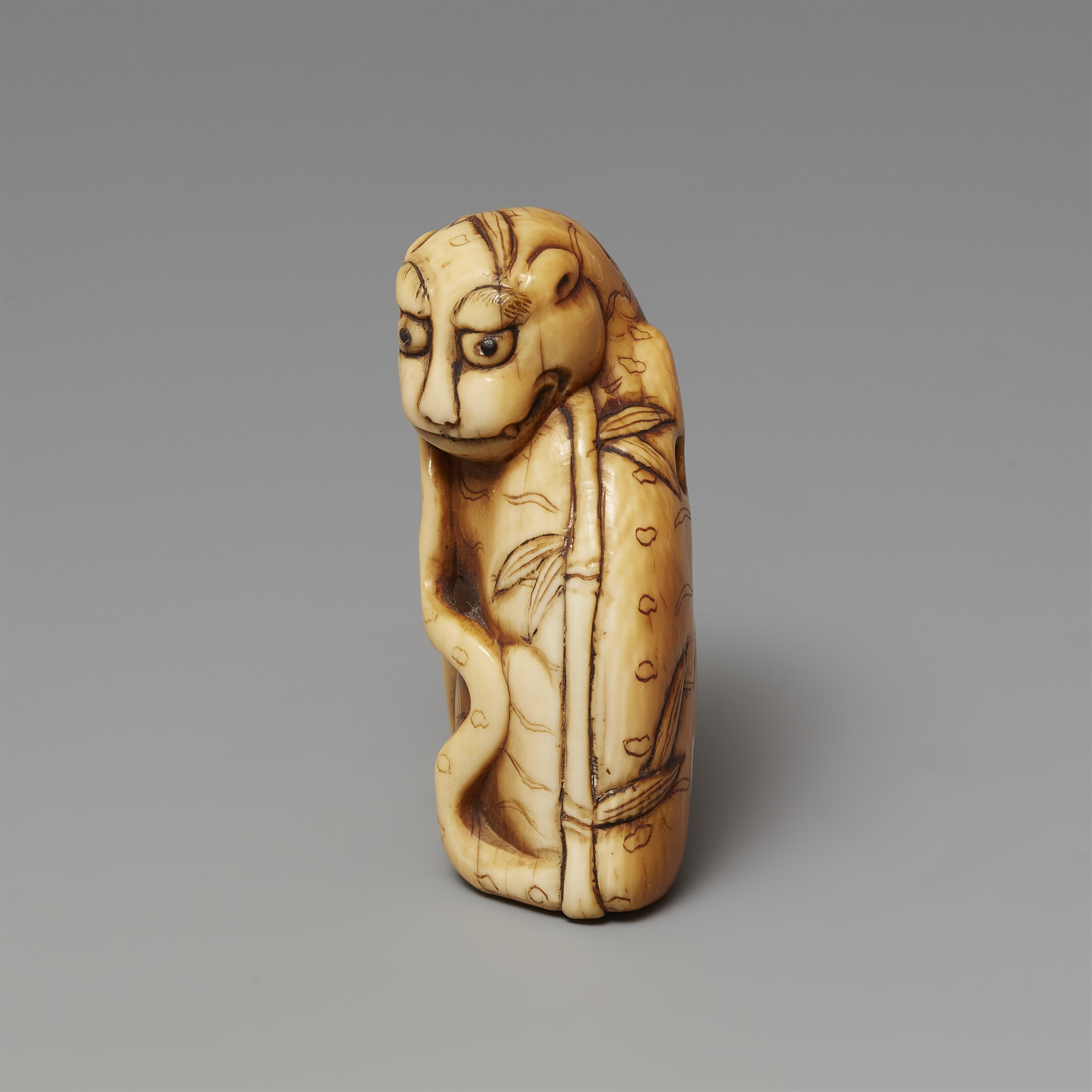 An ivory netsuke of a seated tiger. 18th century - image-3