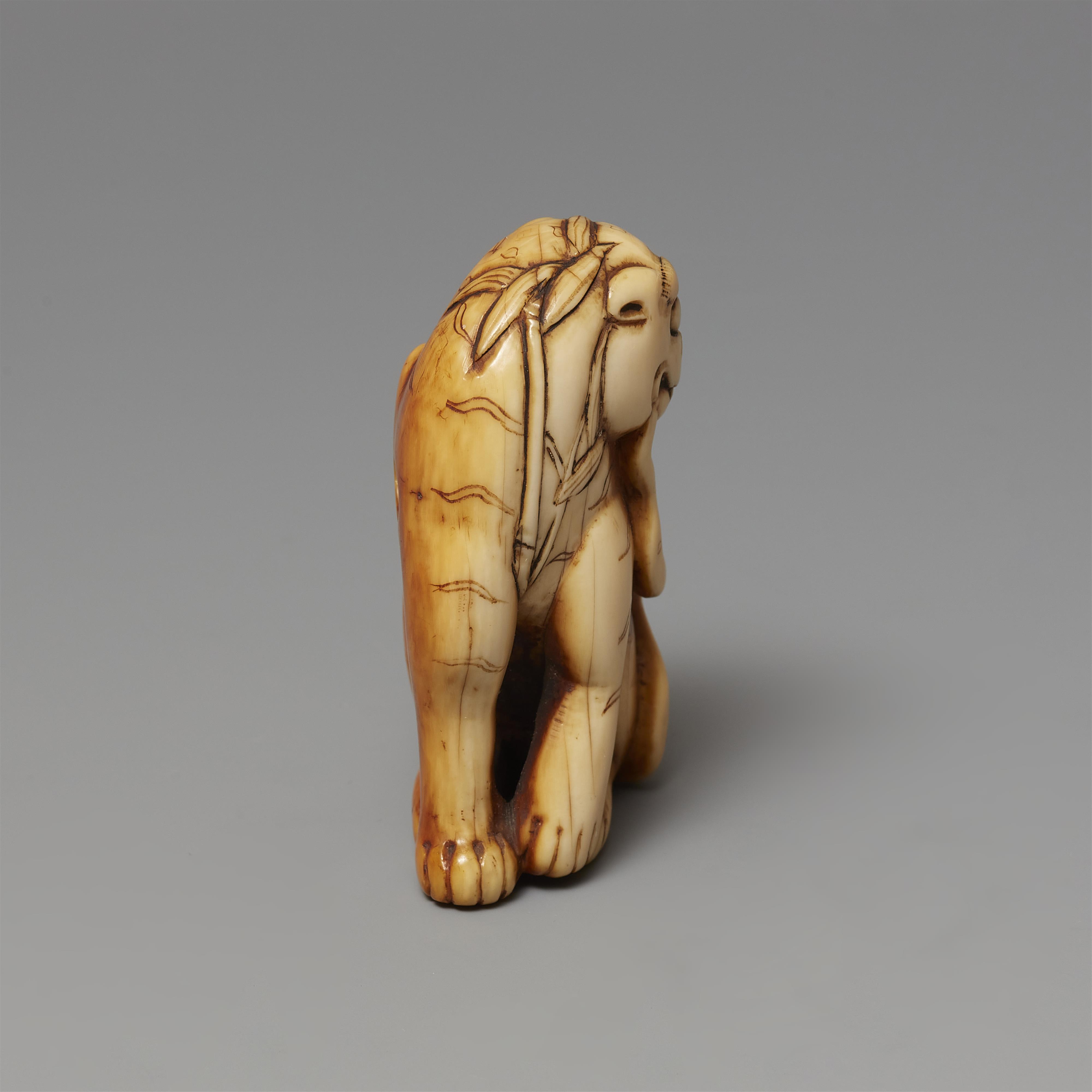 An ivory netsuke of a seated tiger. 18th century - image-5