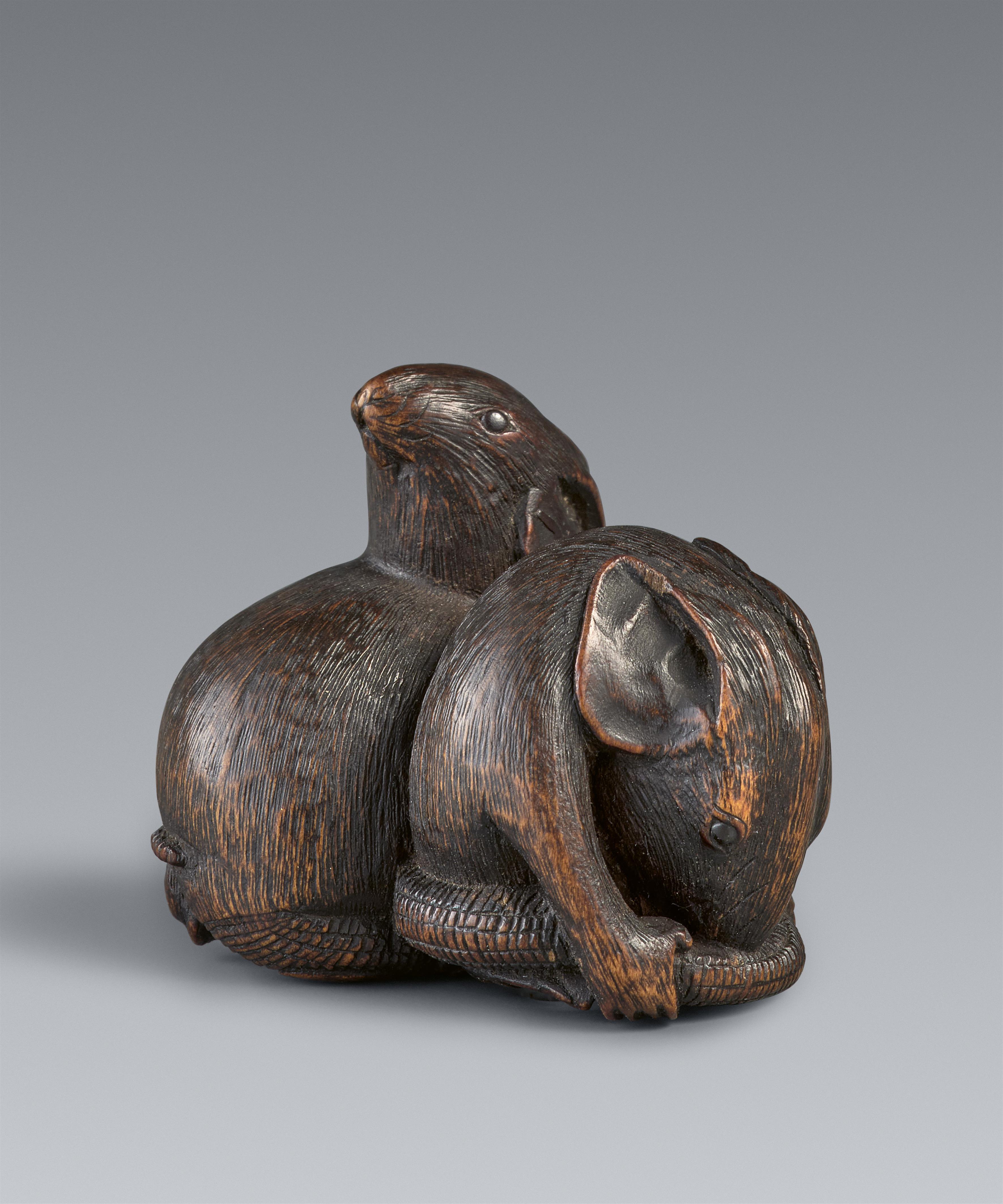 A wood netsuke of two rats by Shoto. First half 19th century - image-1