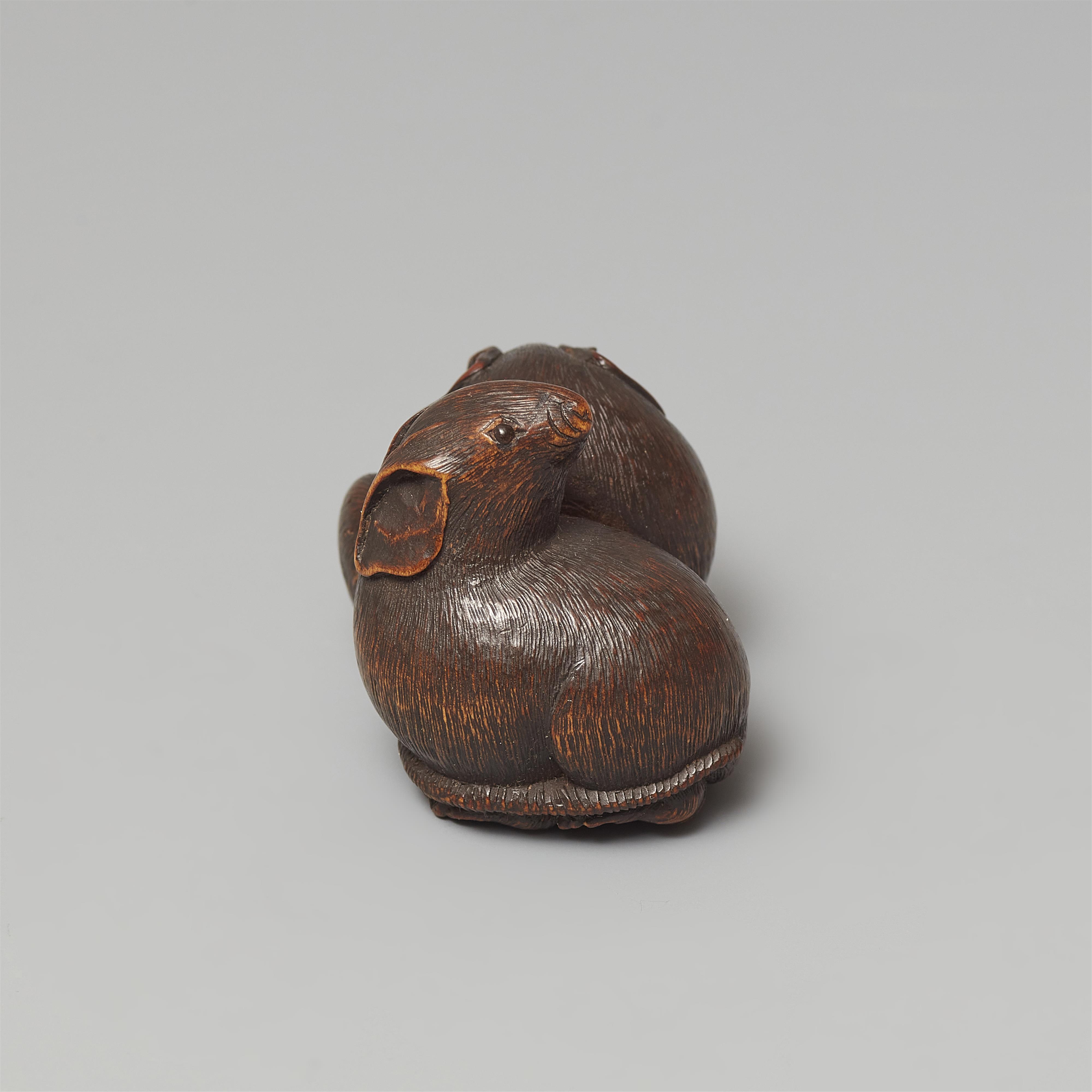 A wood netsuke of two rats by Shoto. First half 19th century - image-3