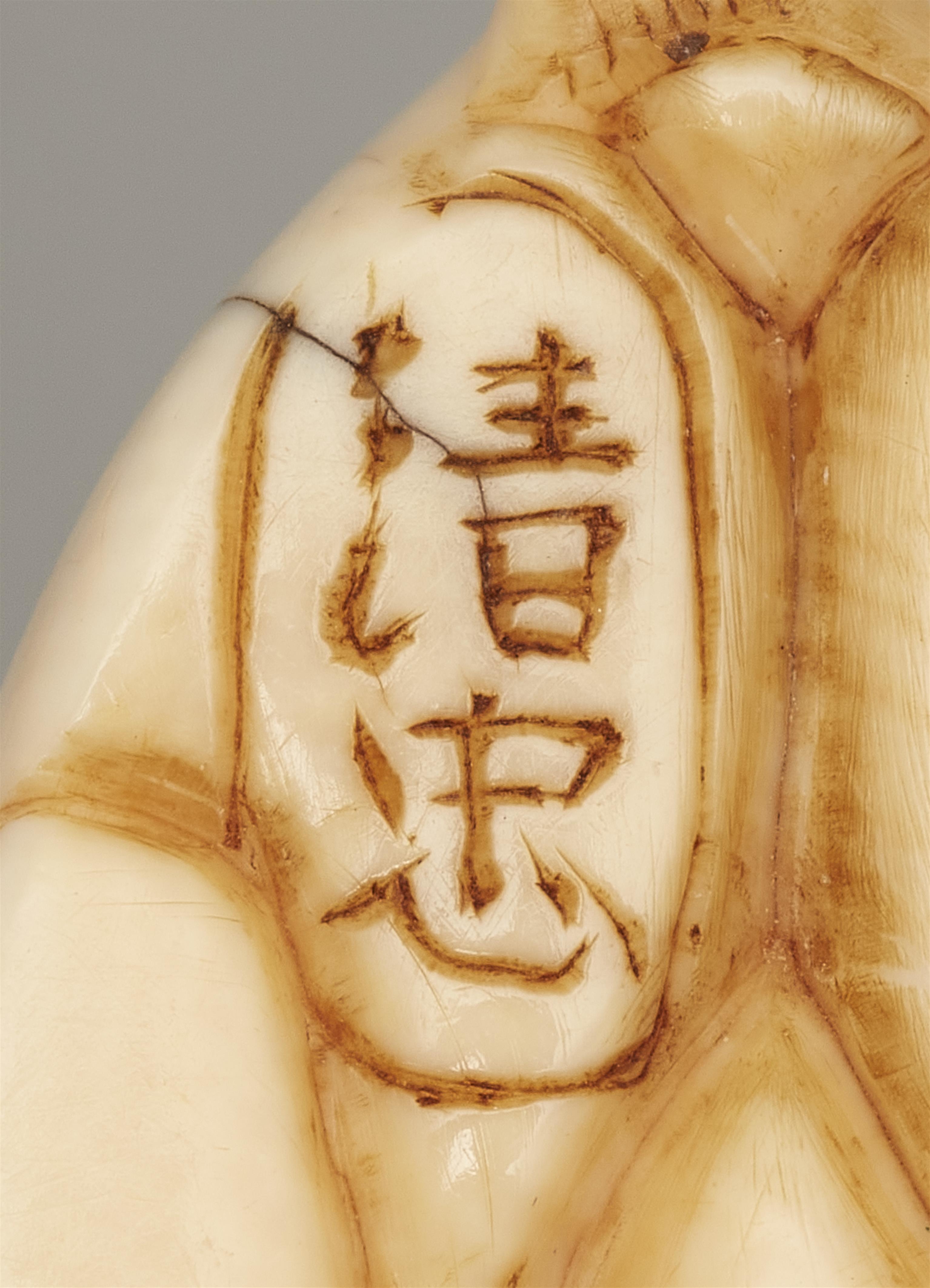 A large Kyoto ivory netsuke of a hare by Kiyotada. Early 19th century - image-7