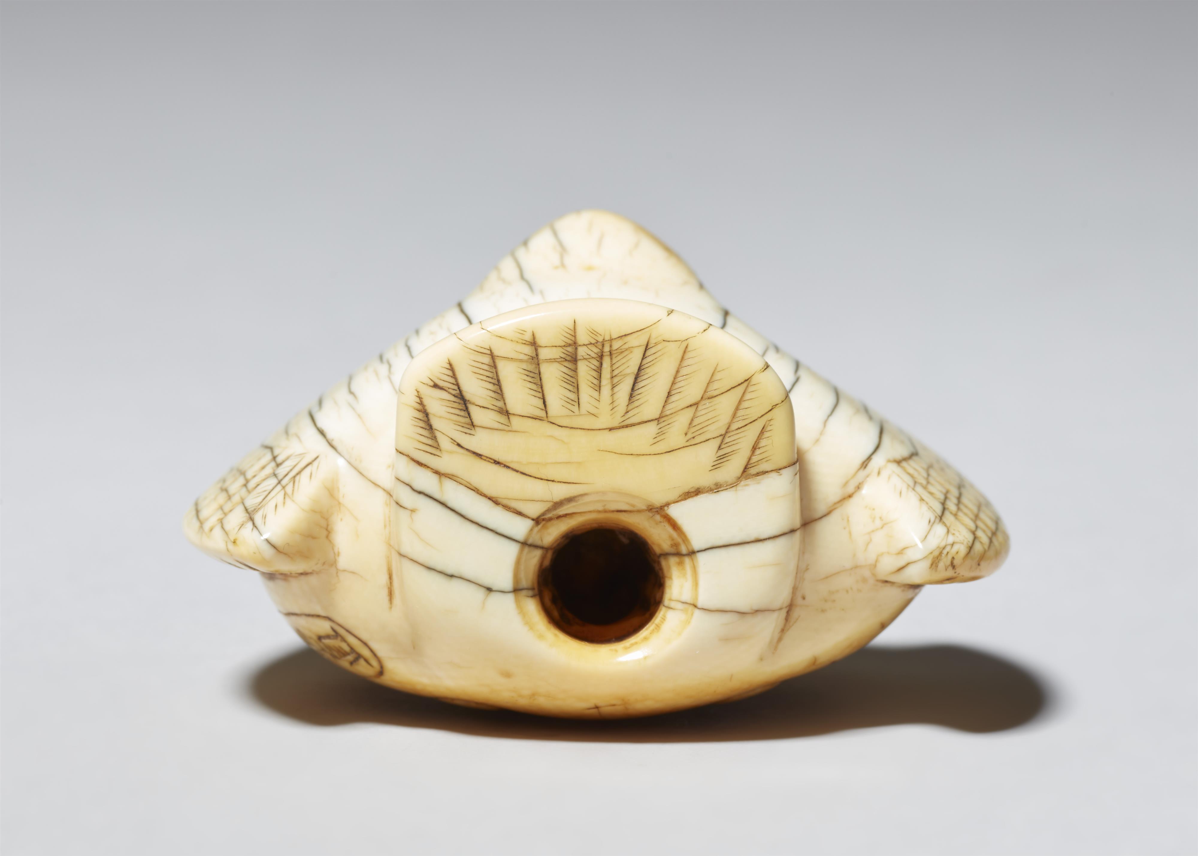 A very large ivory netsuke of a fukura suzume. Second half 18th century - image-4