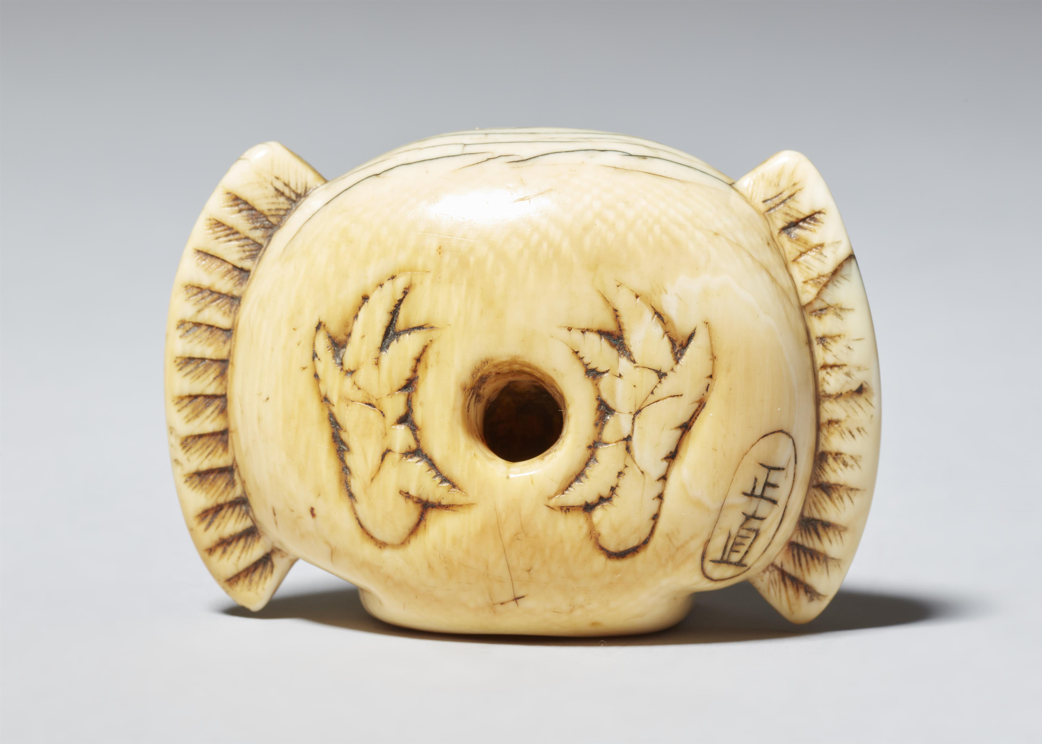 A very large ivory netsuke of a fukura suzume. Second half 18th century - image-6