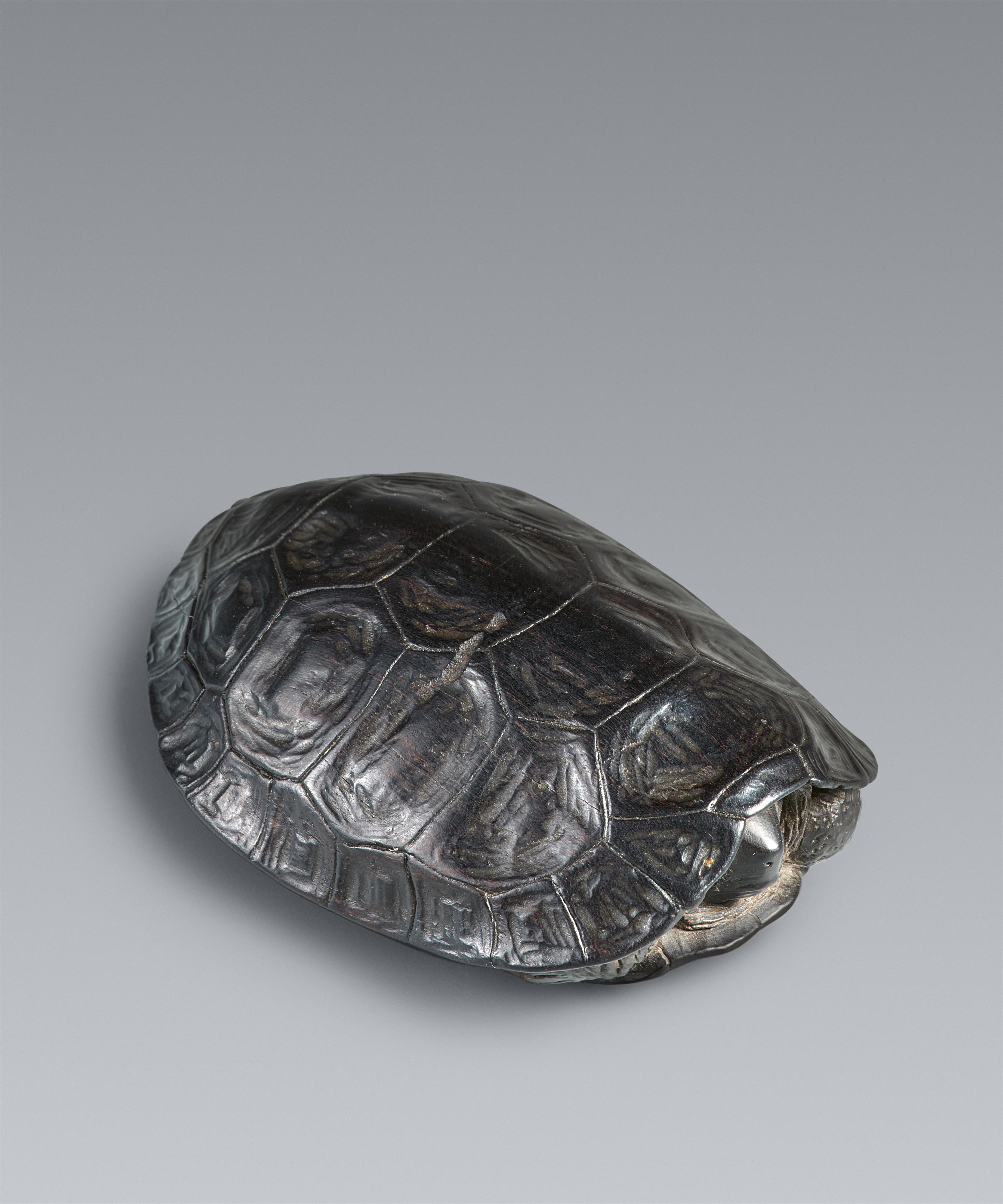 A large black wood netsuke of a tortoise. 19th century - image-1