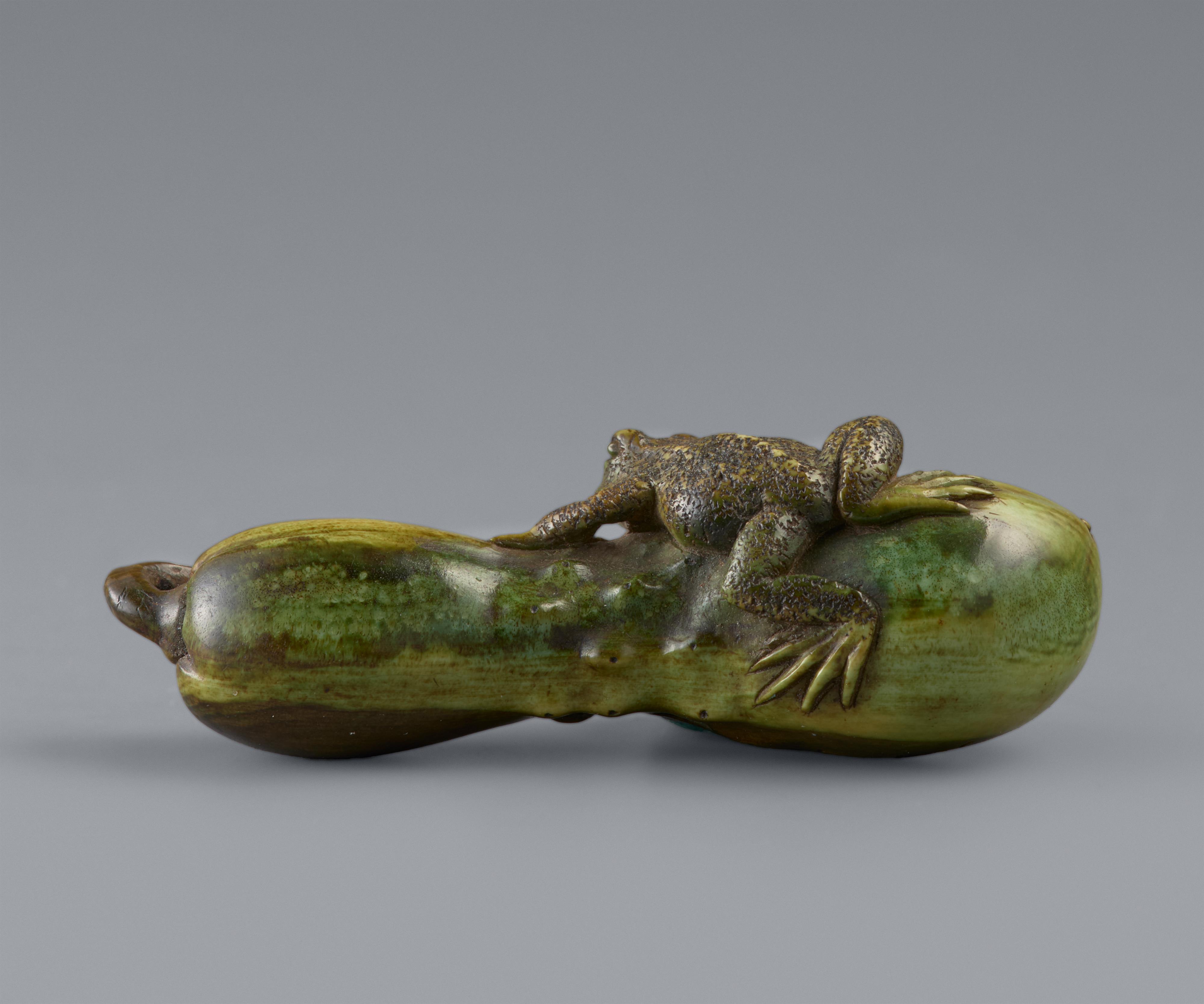 A small green and brown-stained ivory netsuke of a frog on a hechima by Getchu. Late 19th century - image-2