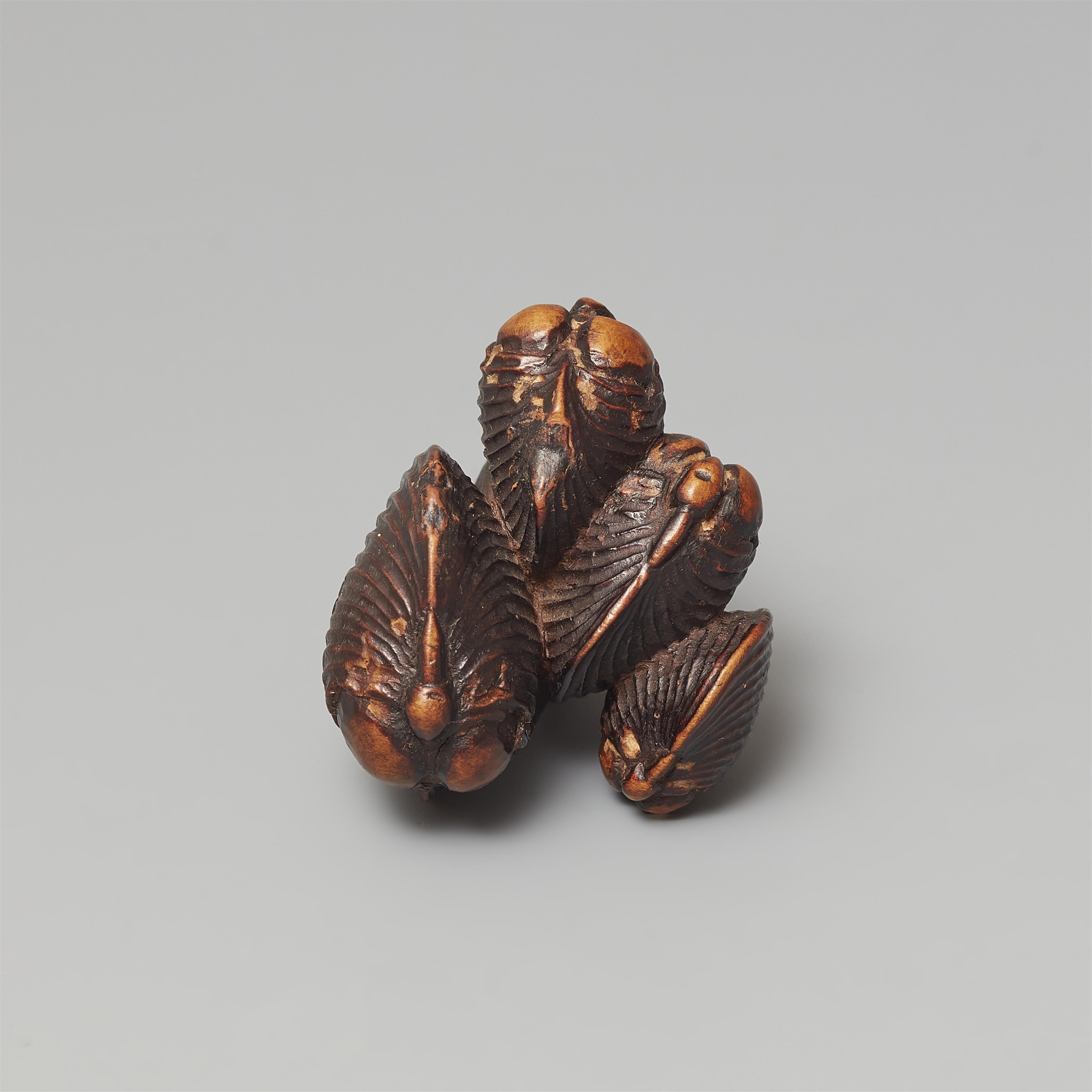 A boxwood netsuke of a group of shells by Sari. Early 19th century - image-5