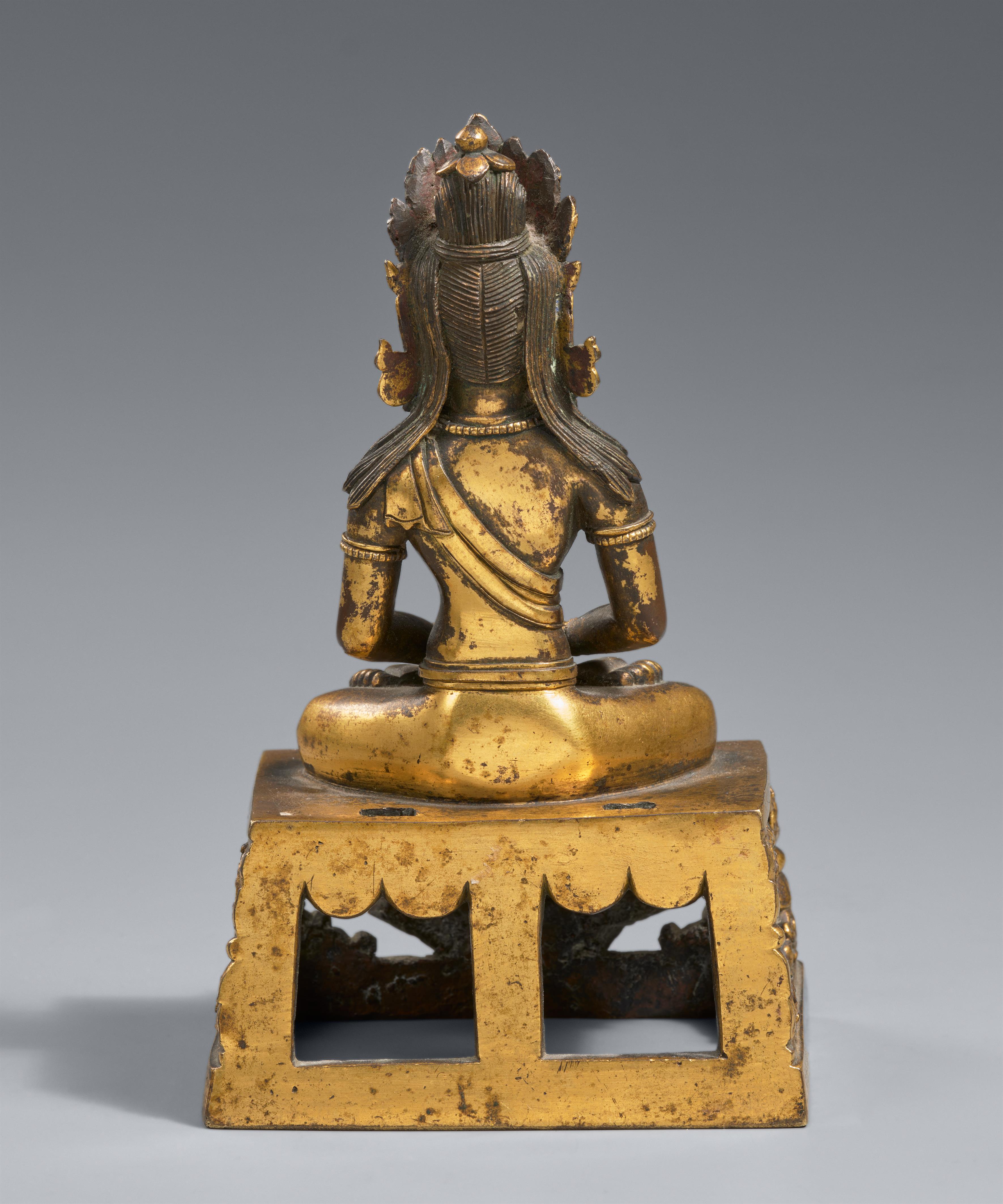 A fire-gilt bronze figure of Buddha Amitayus. Qianlong period, around 1770 - image-2