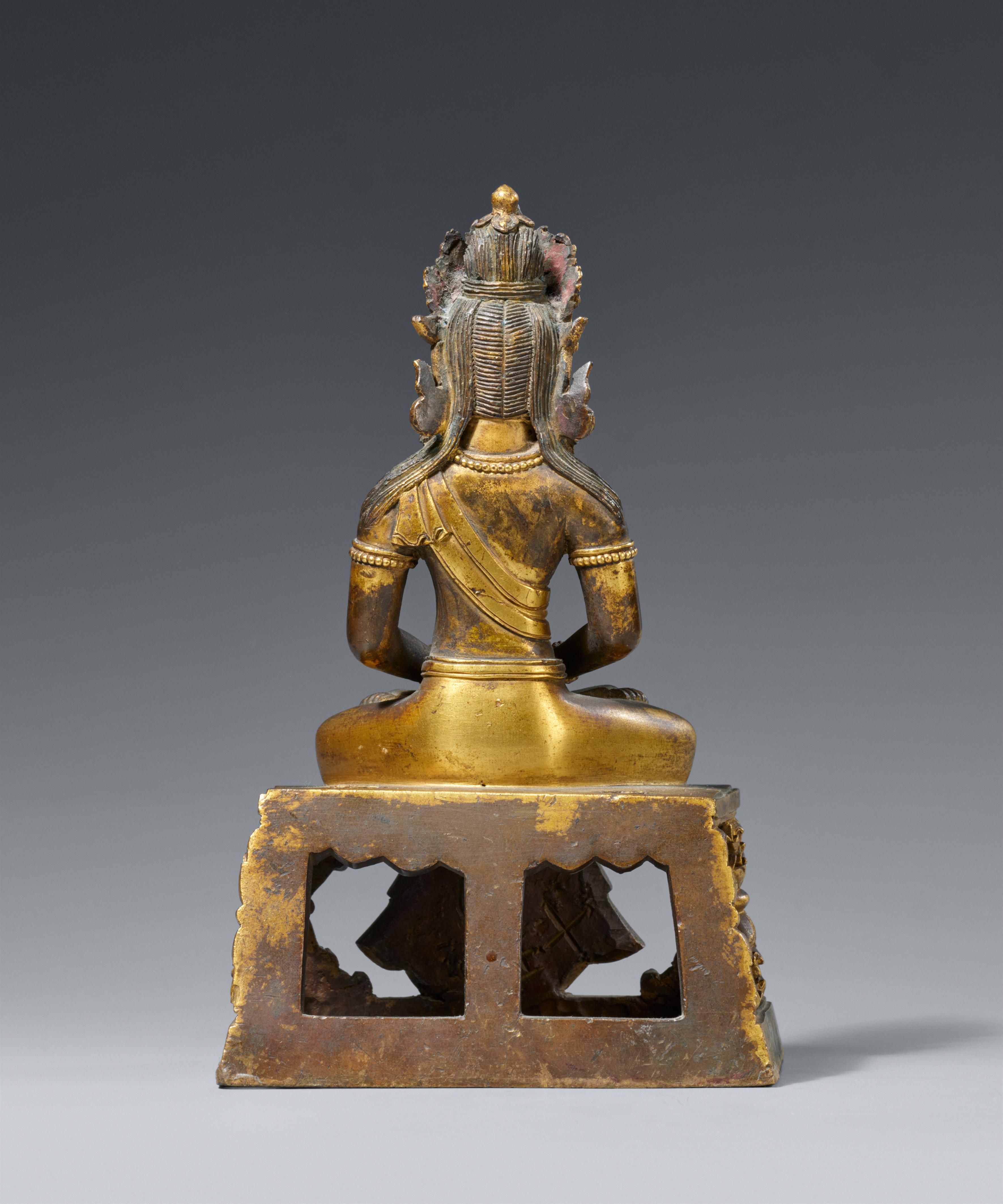 A fire-gilt bronze figure of Buddha Amitayus. Qianlong period, around 1770 - image-2