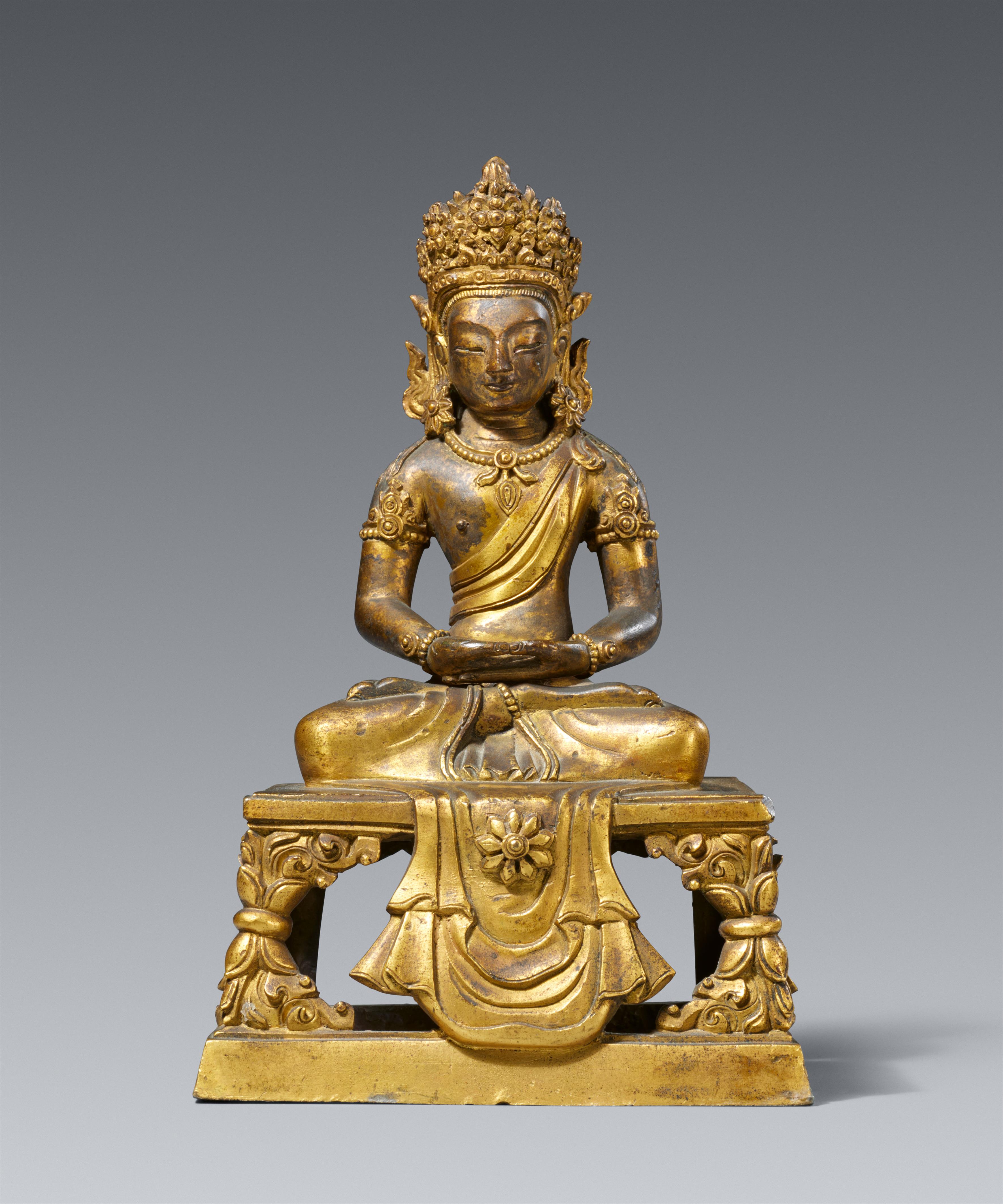 A fire-gilt bronze figure of Buddha Amitayus. Qianlong period, around 1770 - image-1