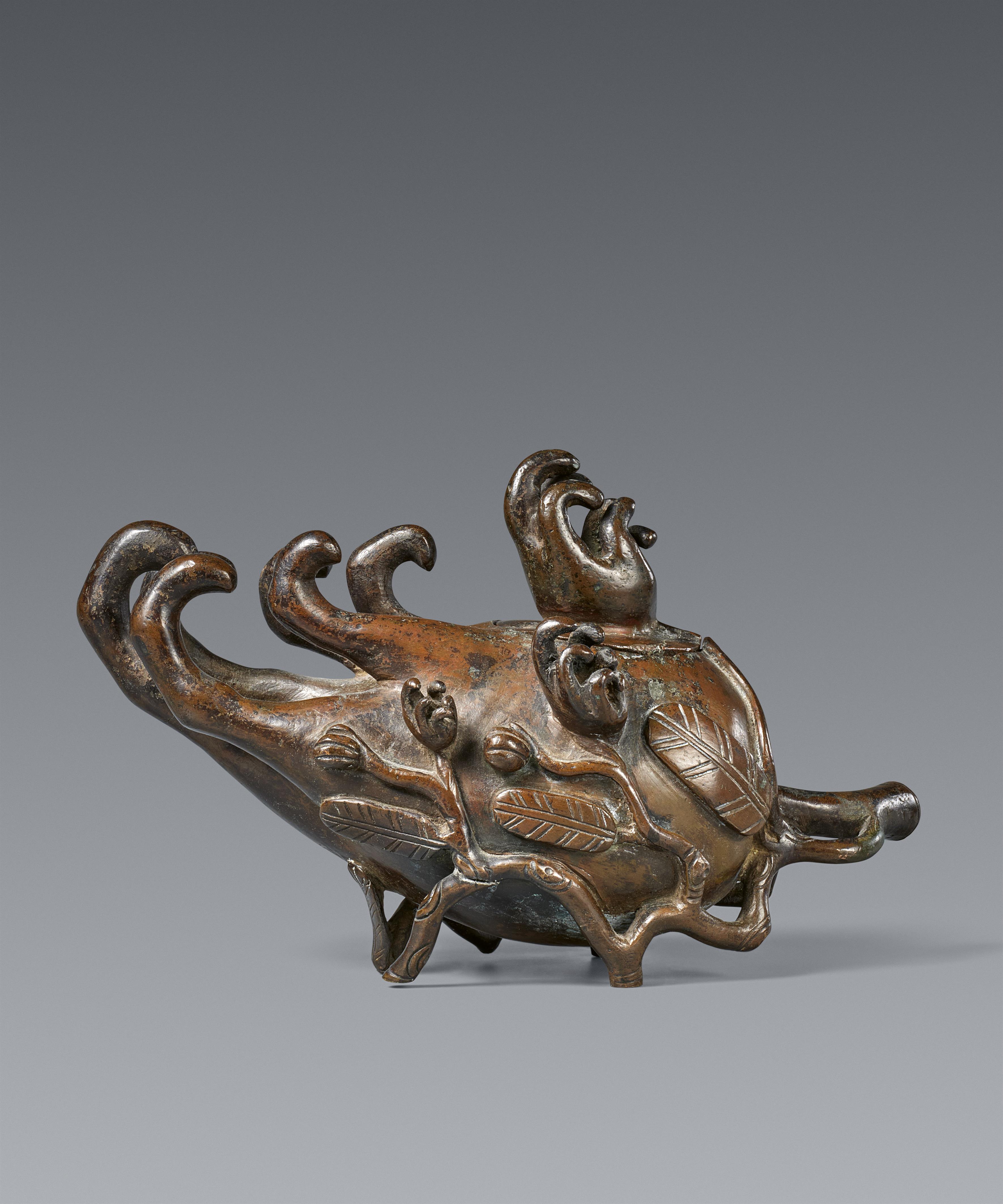 A heavy bronze incense burner. Qing dynasty - image-1