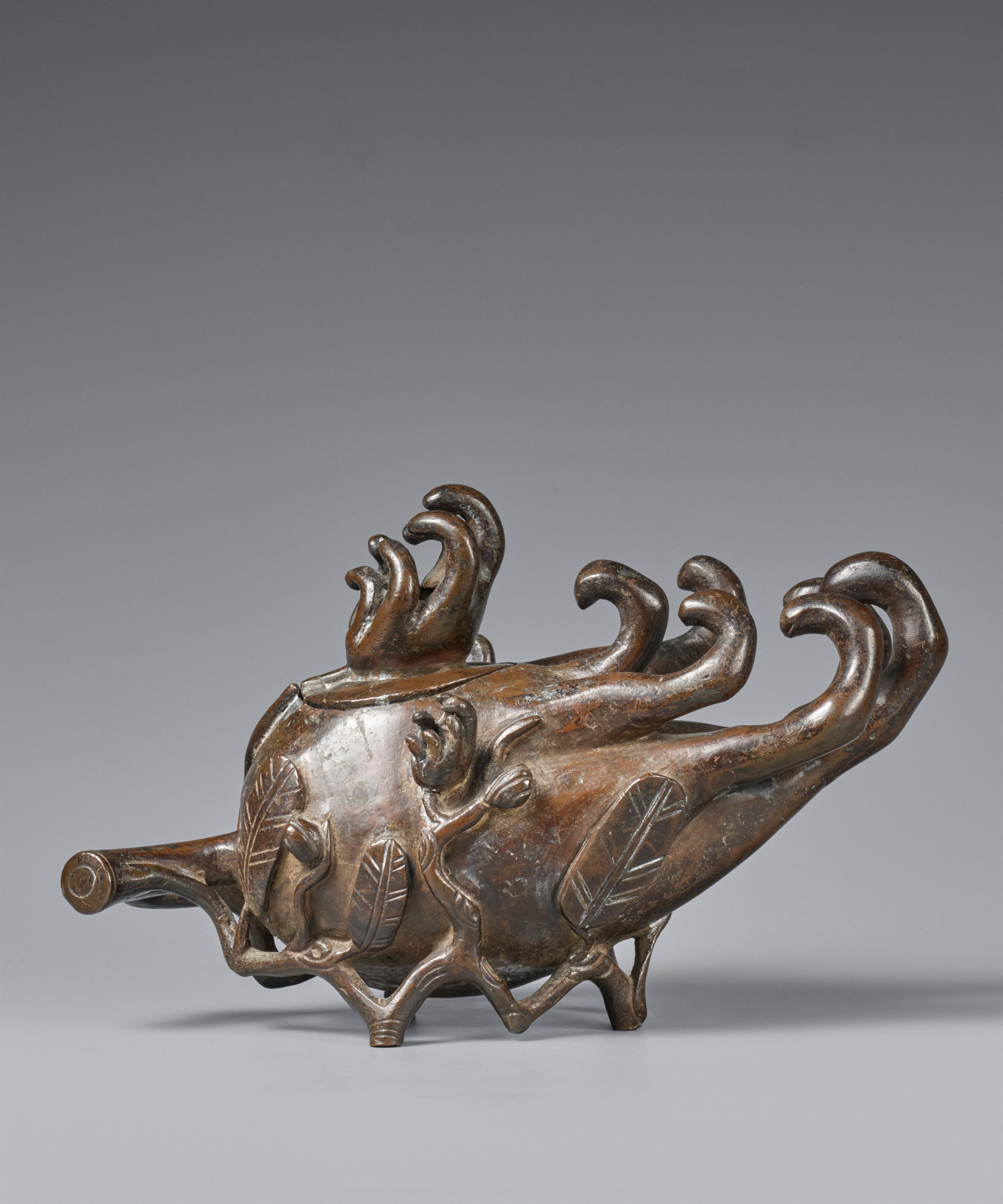 A heavy bronze incense burner. Qing dynasty - image-2