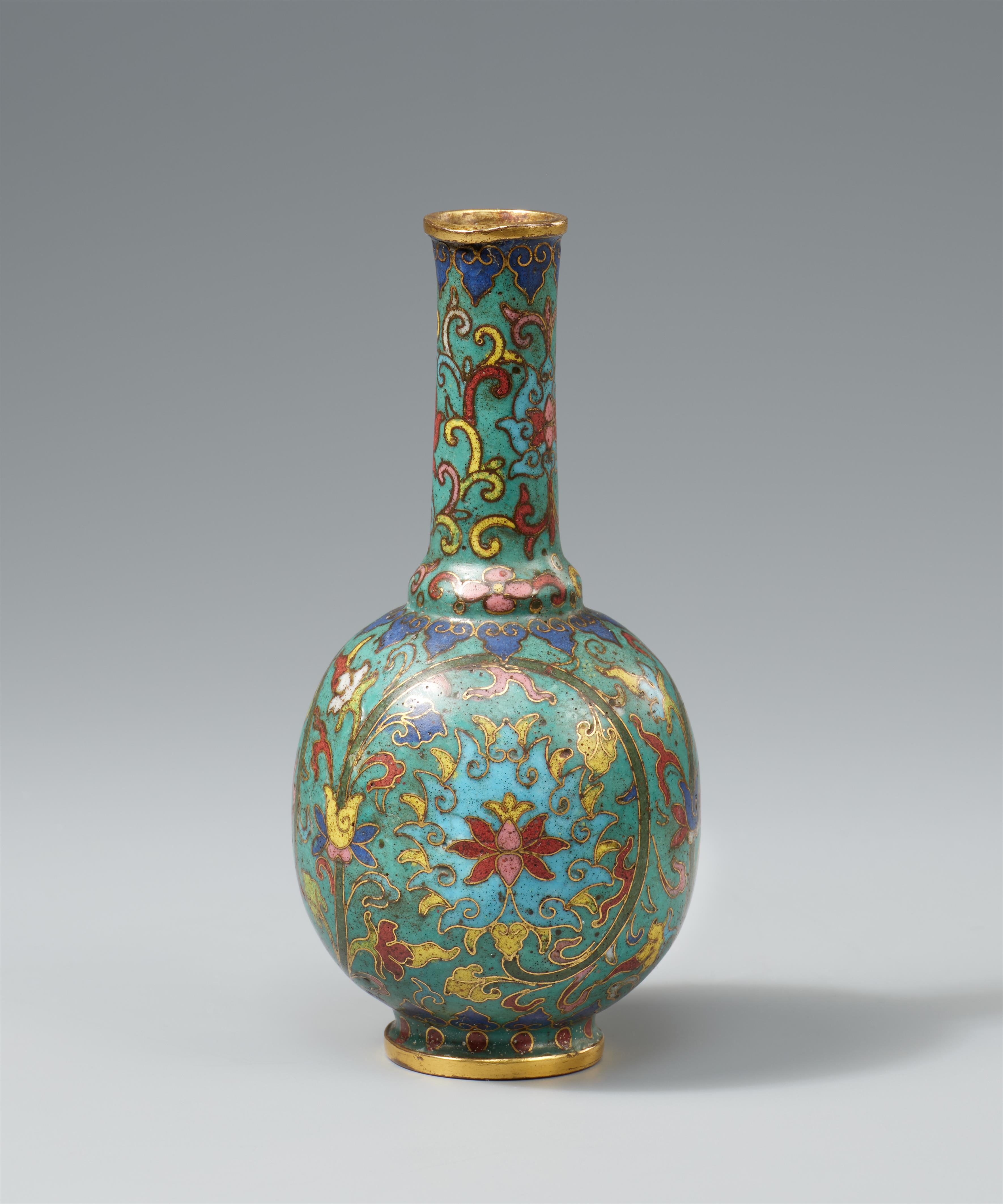 A small cloisonné enamel vase. Qianlong period (1735-1796) - image-3