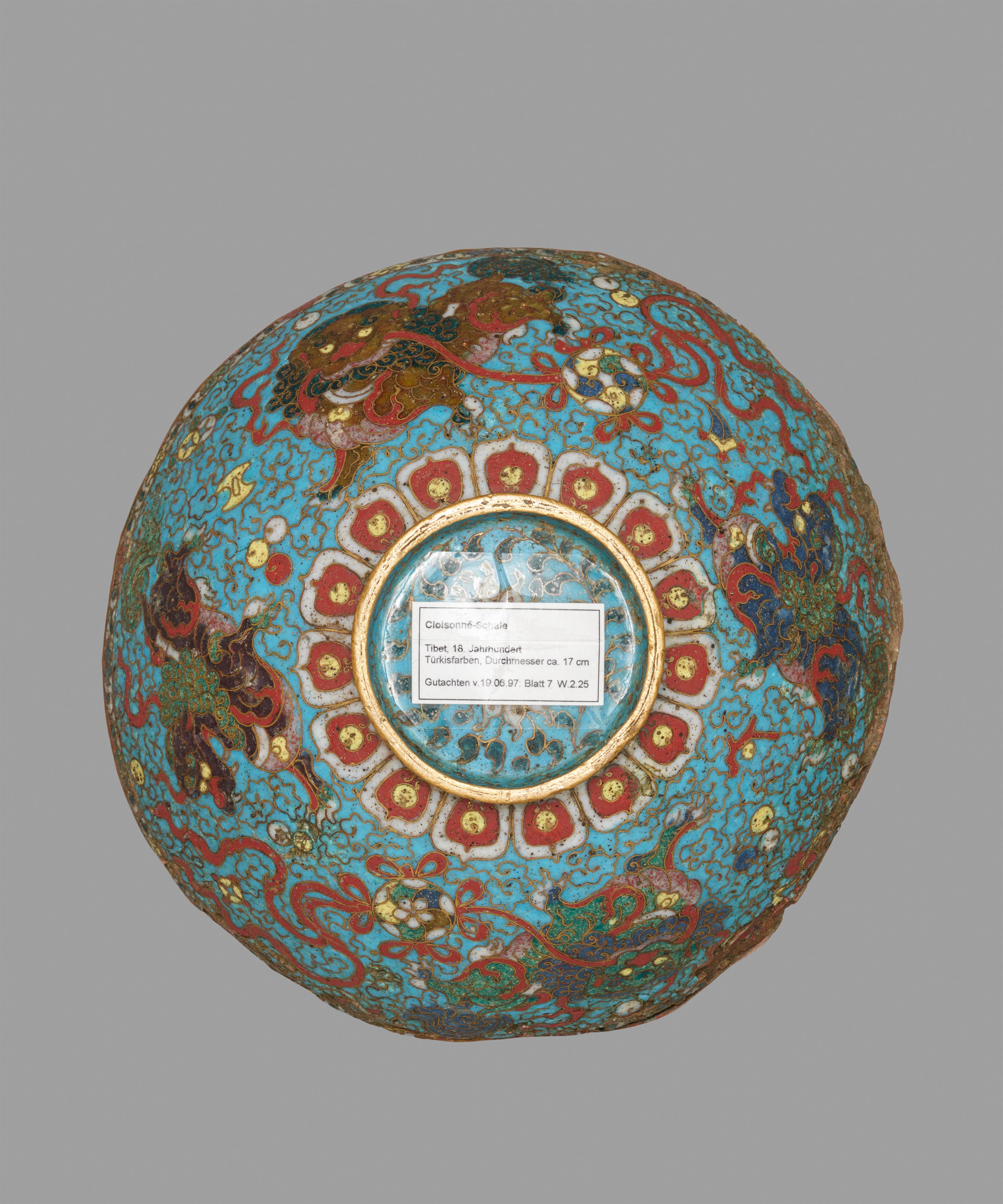 A cloisonné enamel bowl. Ming dynasty, second half of the 16th century - image-2