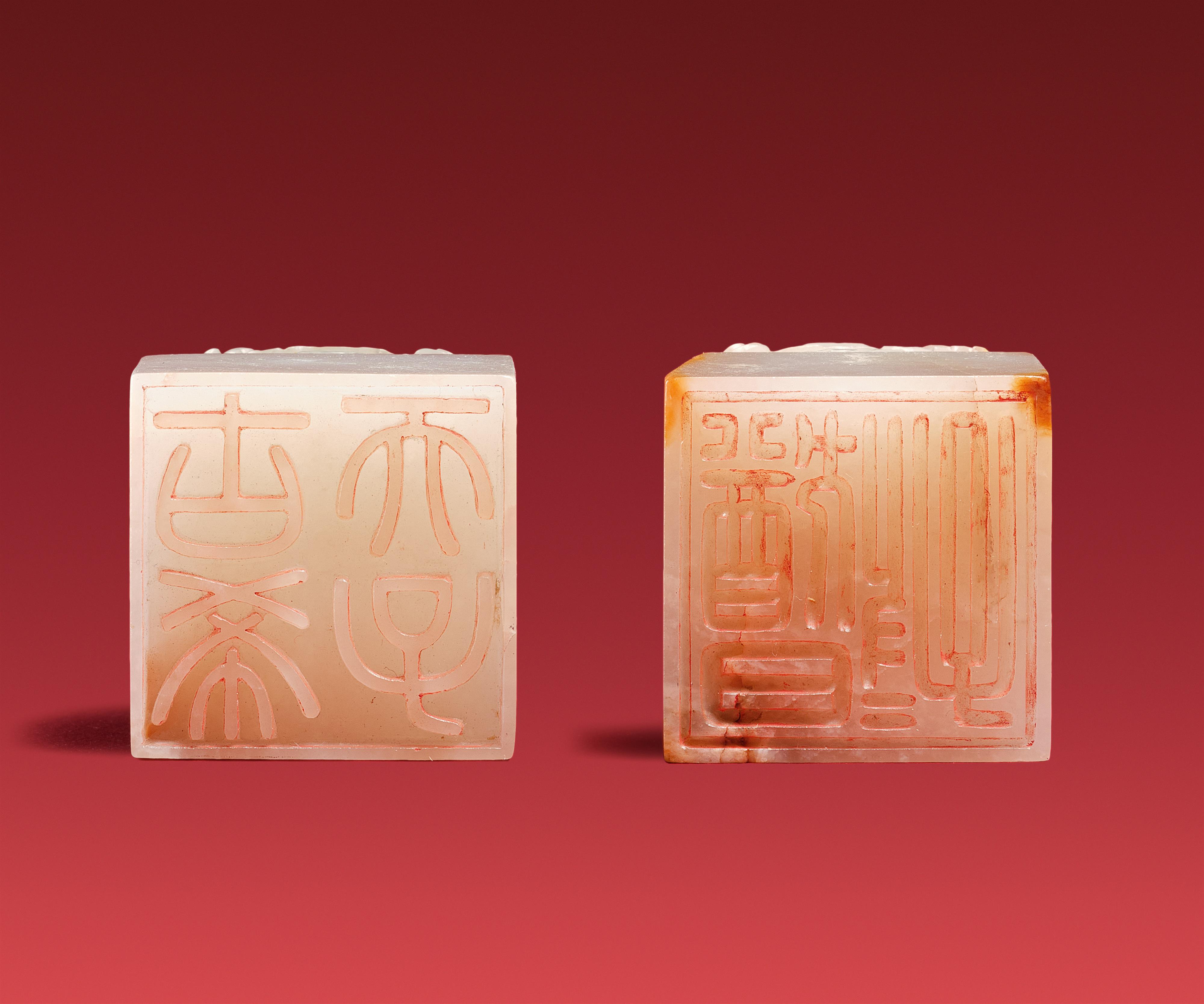 An extremely important pair of Imperial jade seals, "Guxi tianzi" and "Youri zizi". Qianlong period, around 1780-1789 - image-2