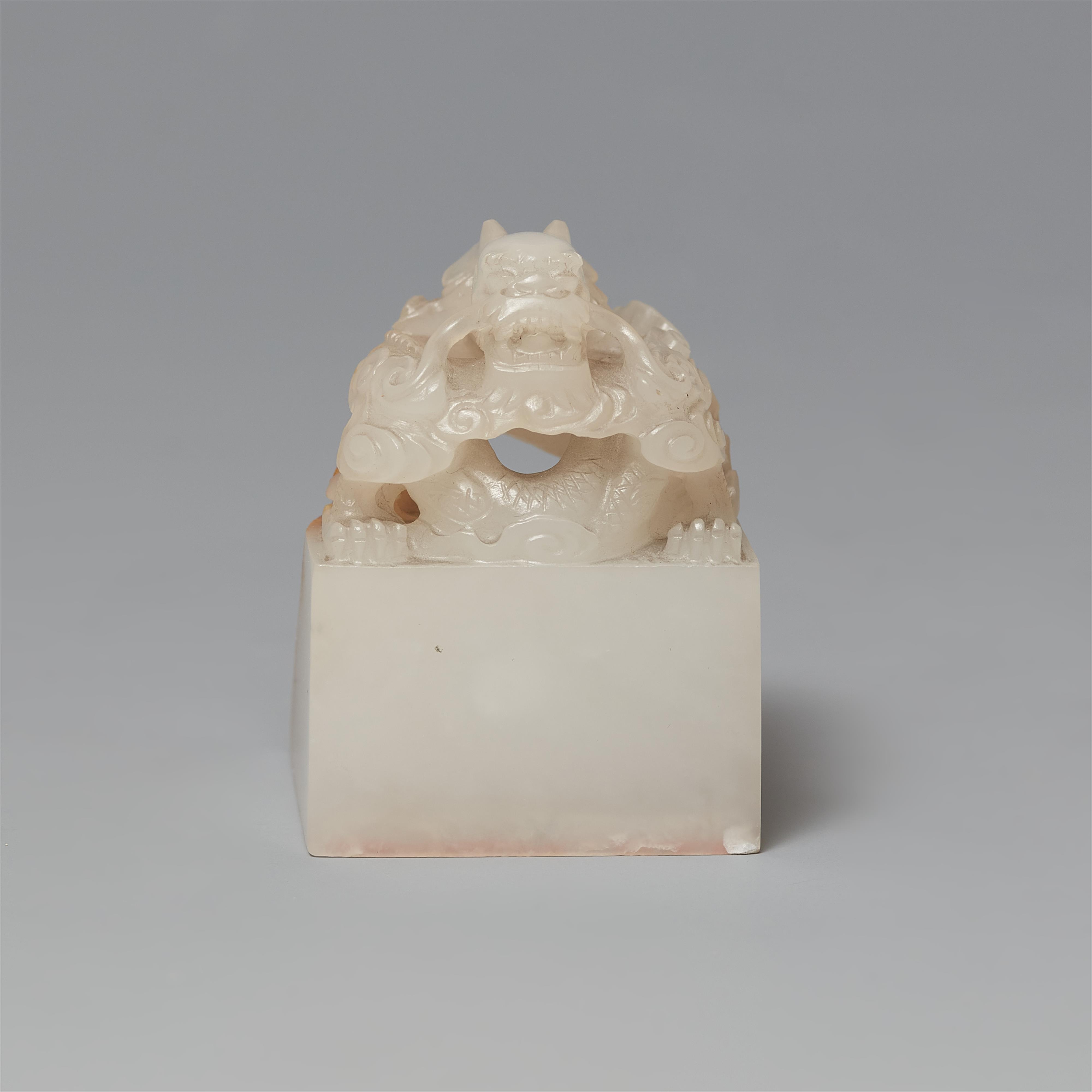 An extremely important pair of Imperial jade seals, "Guxi tianzi" and "Youri zizi". Qianlong period, around 1780-1789 - image-5
