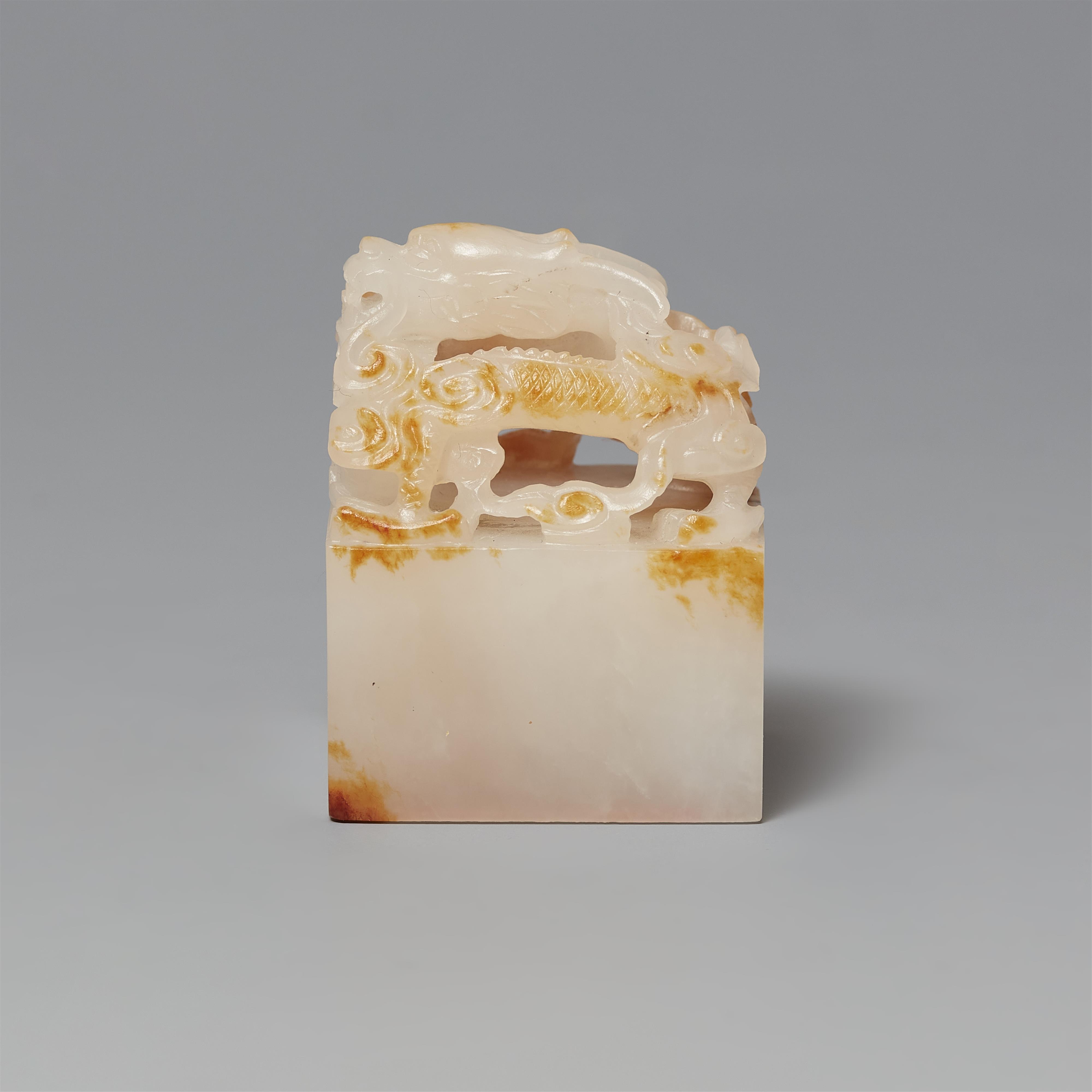 An extremely important pair of Imperial jade seals, "Guxi tianzi" and "Youri zizi". Qianlong period, around 1780-1789 - image-12