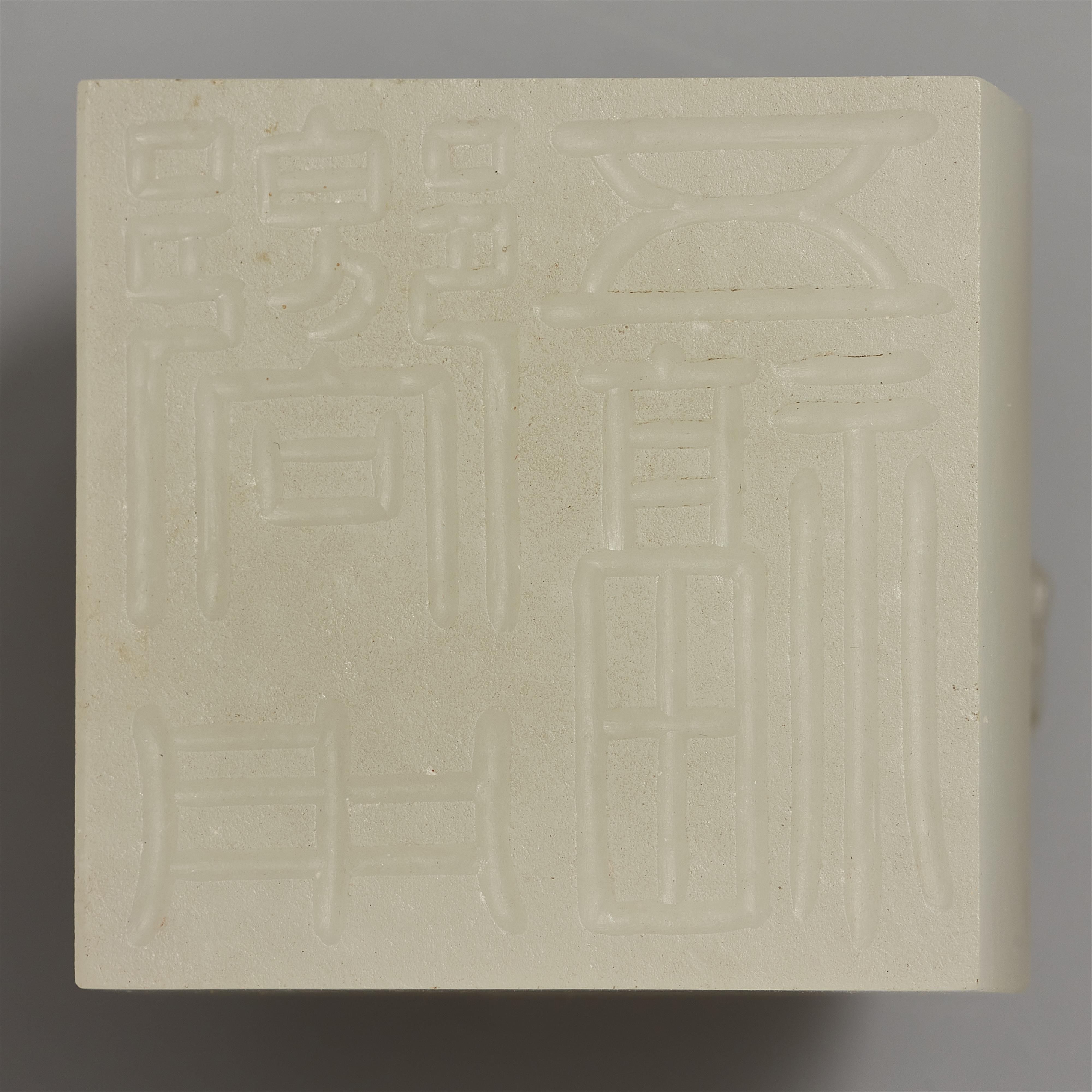 A pair of pale celadon Imperial chilong jade seals, "Xiangyong wufu" and "Nianyong shuzheng". Qianlong period, around 1790 - image-15