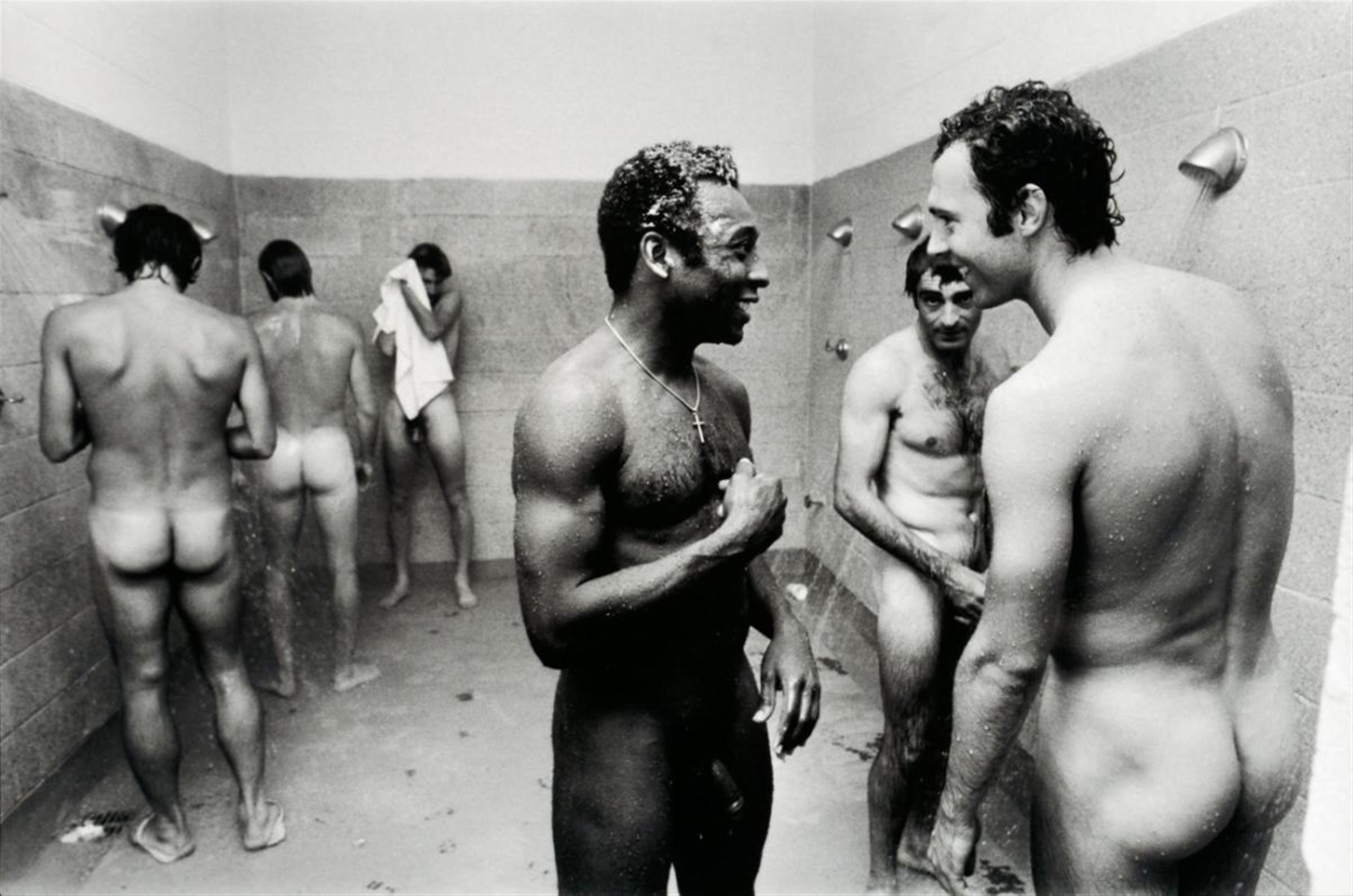 Pele naked