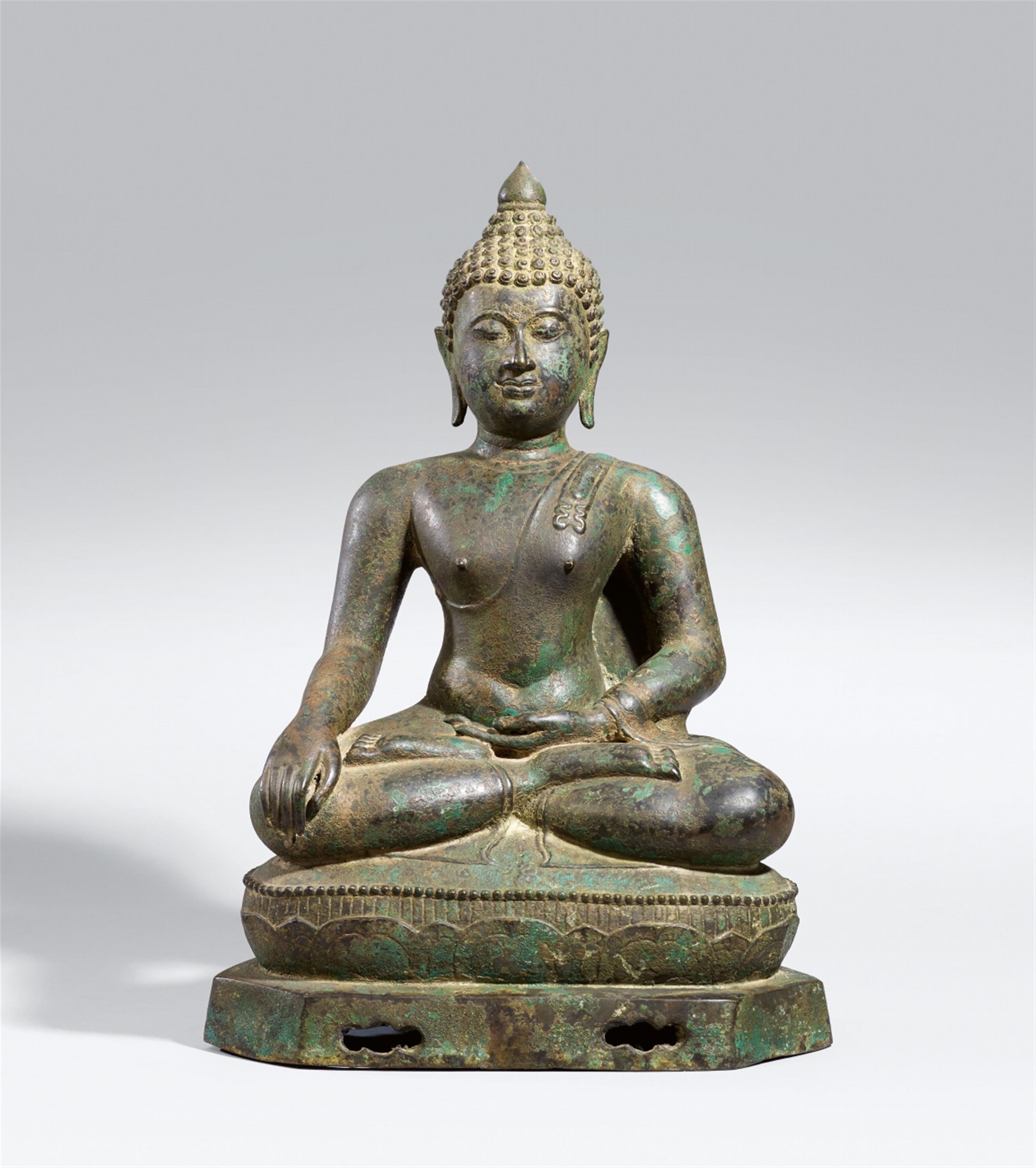 A Lan Na/Chiang Saen bronze figure of Buddha in maravijaya. 15th ...