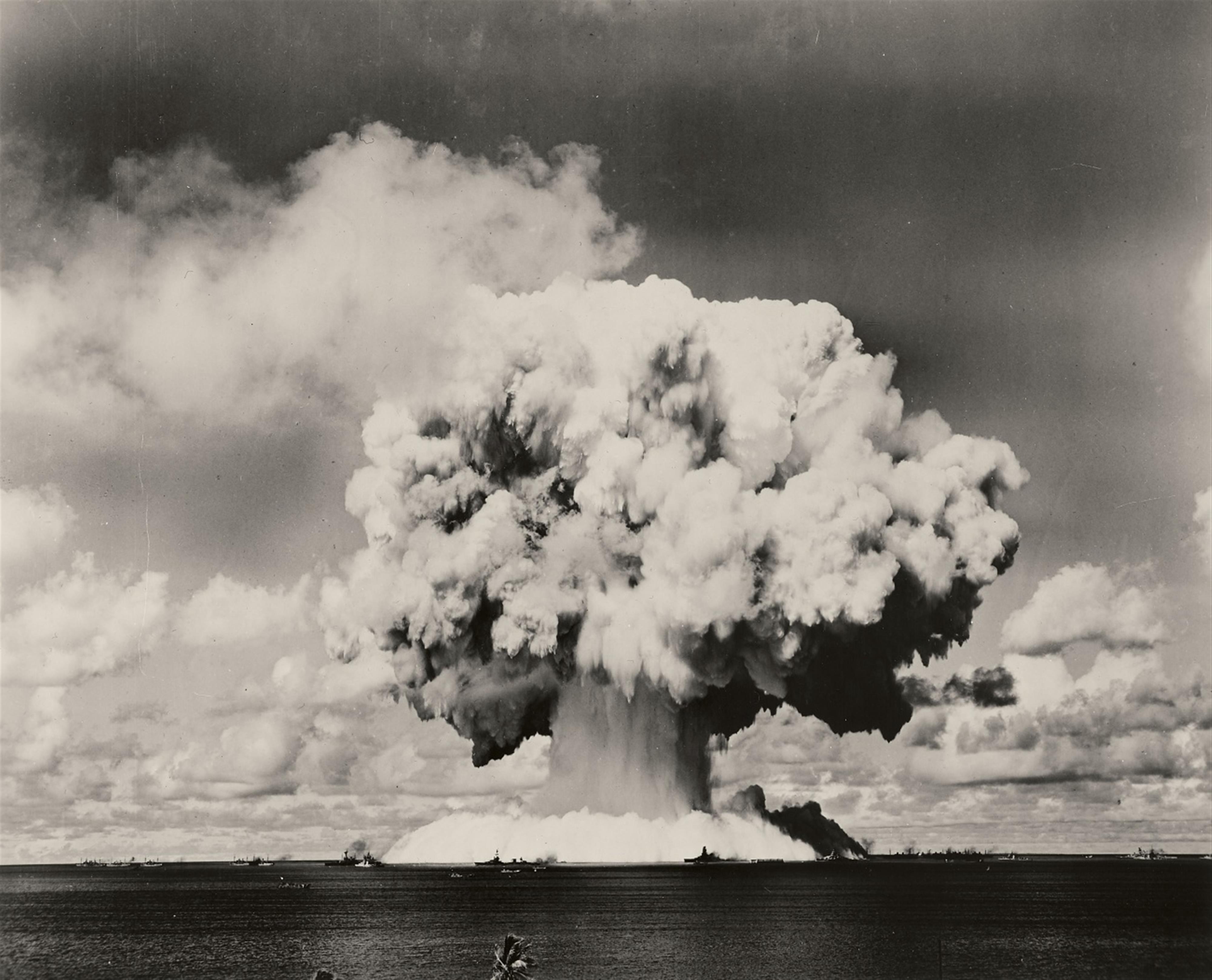 Момент ядерного взрыва. Атомная бомба СССР взрыв. Атомная бомба Бейкер. Испытание атомной бомбы. Первое испытание ядерной бомбы в США.