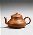 A pear-shaped Yixing teapot and cover. 18th century - image-1