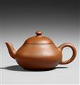 A small Yixing teapot. Qing Dynasty (1644-1911) - image-1