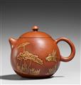 An Yixing teapot. 18th/19th century - image-1