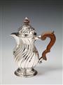 An Augsburg silver hot milk jug. Marks of Andreas Schneider, 1757 - 59. - image-2