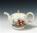 A Höchst teapot and cover with finely painted military scenes. - image-2