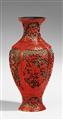 A carved red lacquer vase. 18th/19th century - image-1