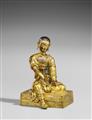 Seltene und bedeutende Figur eines arhat. Feuervergoldete Bronze. Sinotibetisch. Qianlong-Periode (1735-1796) - image-1