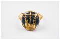 An important gold, enamel and rock crystal ring with a crucifixion scene - image-1