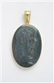 An 18k gold pendant with a heliotrope cameo - image-2